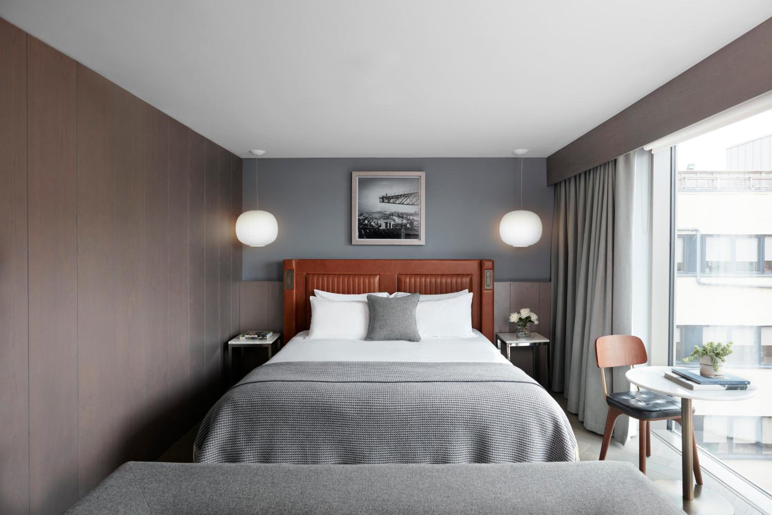 Premium King Room - Photo 6