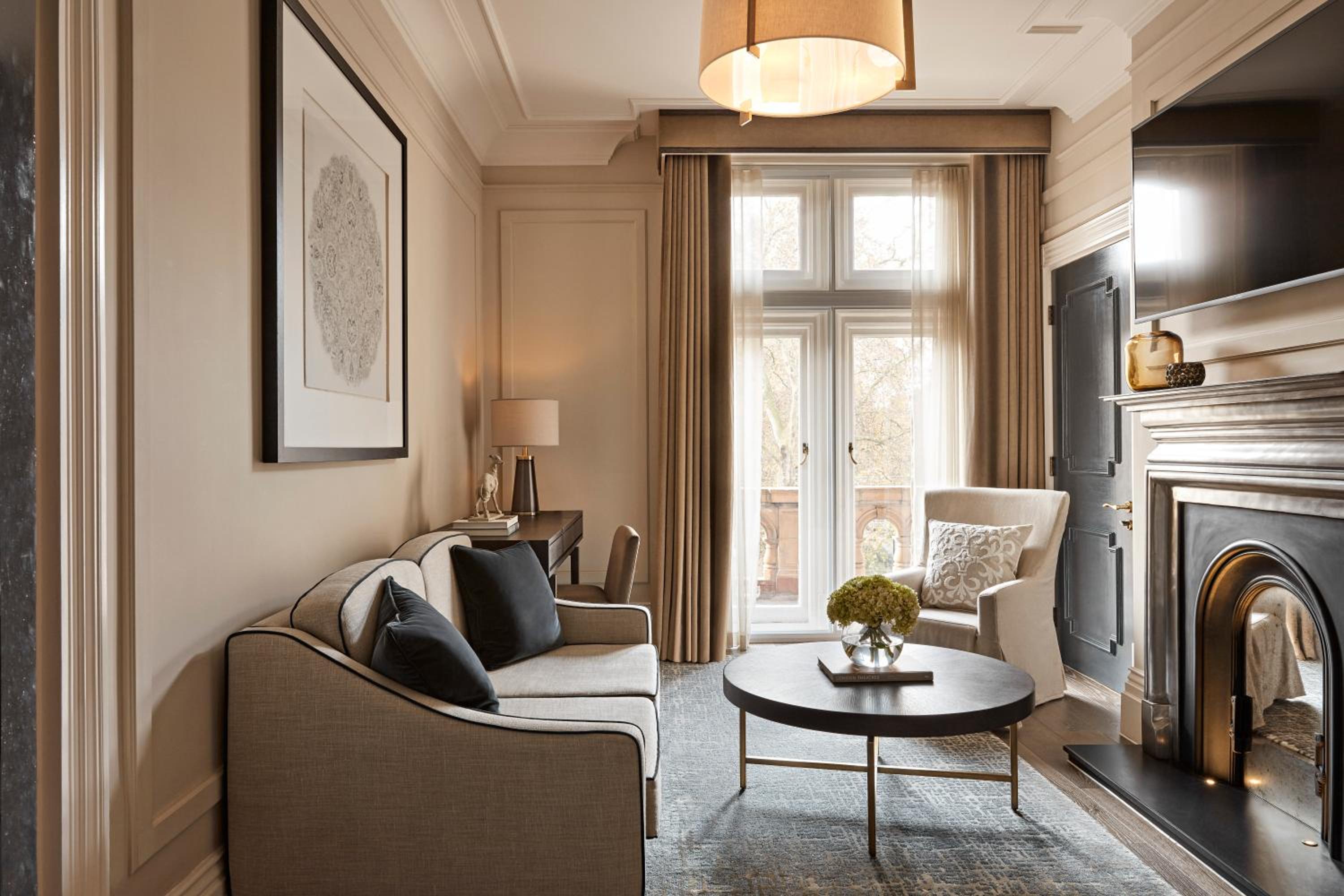 One-Bedroom Suite Accessible Roll In Shower Park View