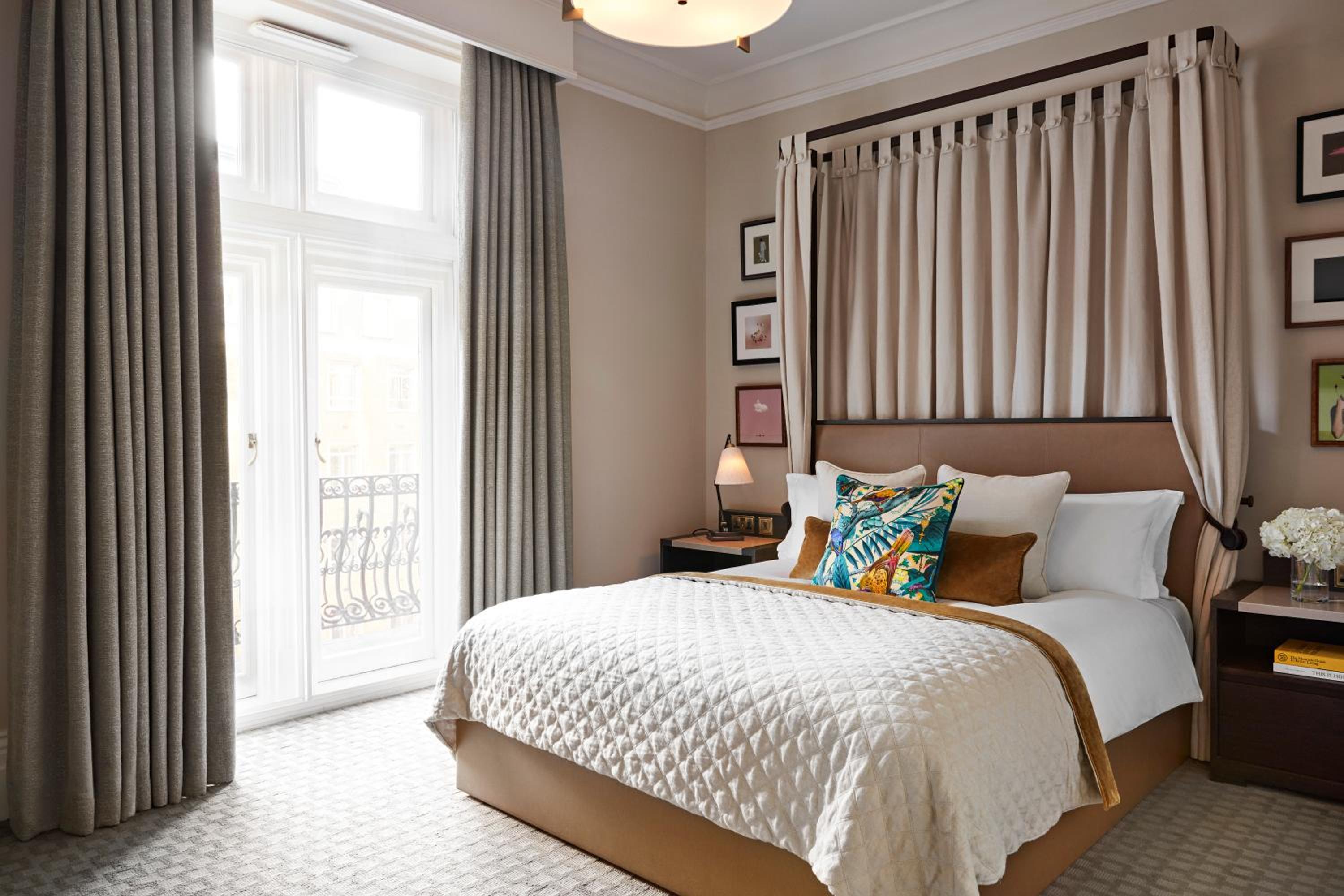 Queen Room - High Floor thumbnail 6