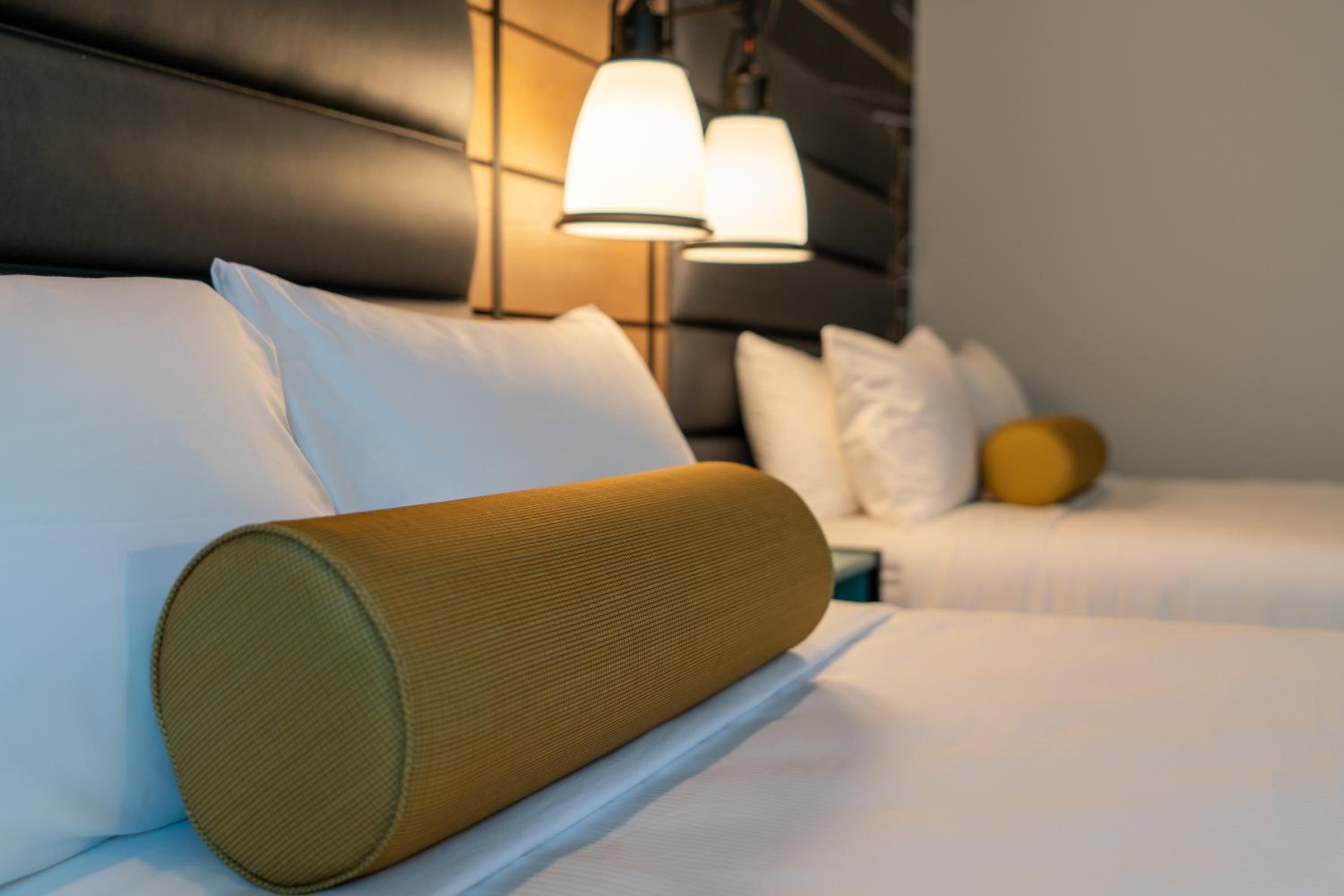 Double Room with Two Double Beds - Disability Access - Roll In Shower/Non-Smoking - Photo 8