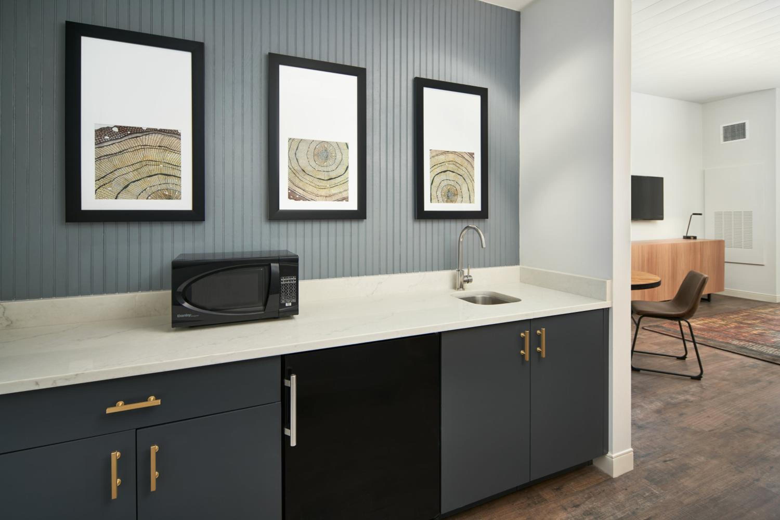 King Suite - Photo 17