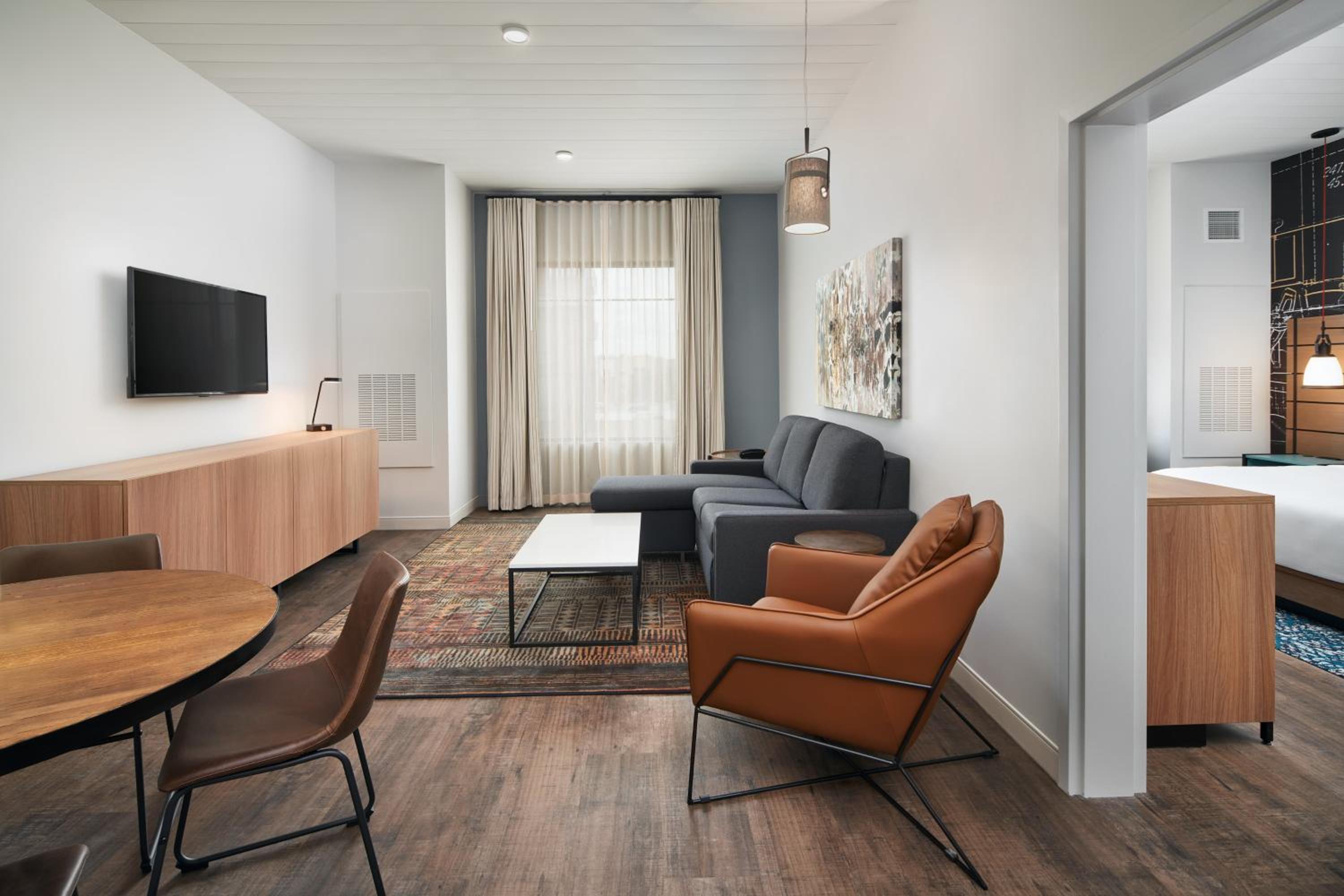 King Suite - Photo 2