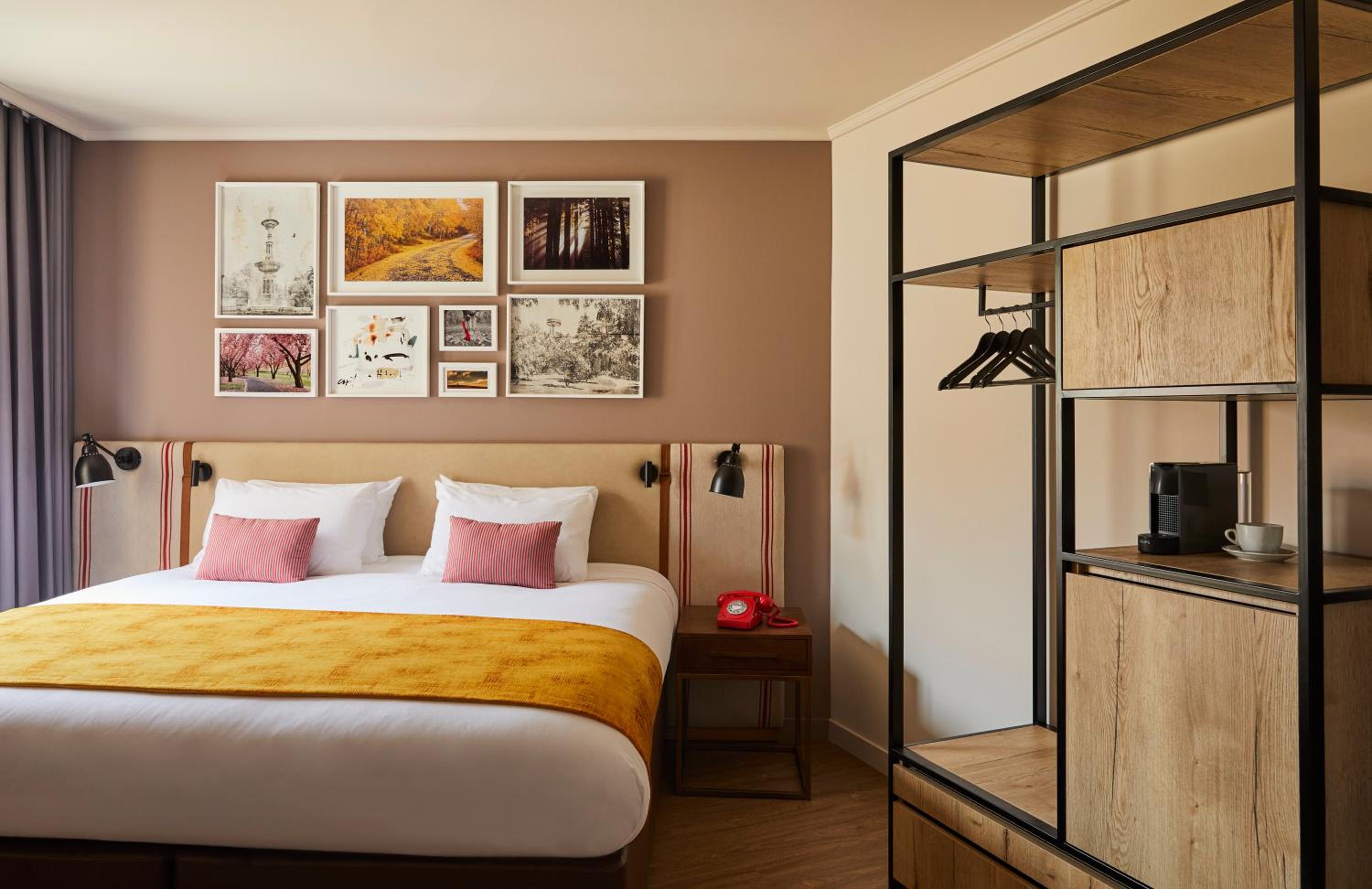 Superior King Room with Sofa Bed - Photo 2