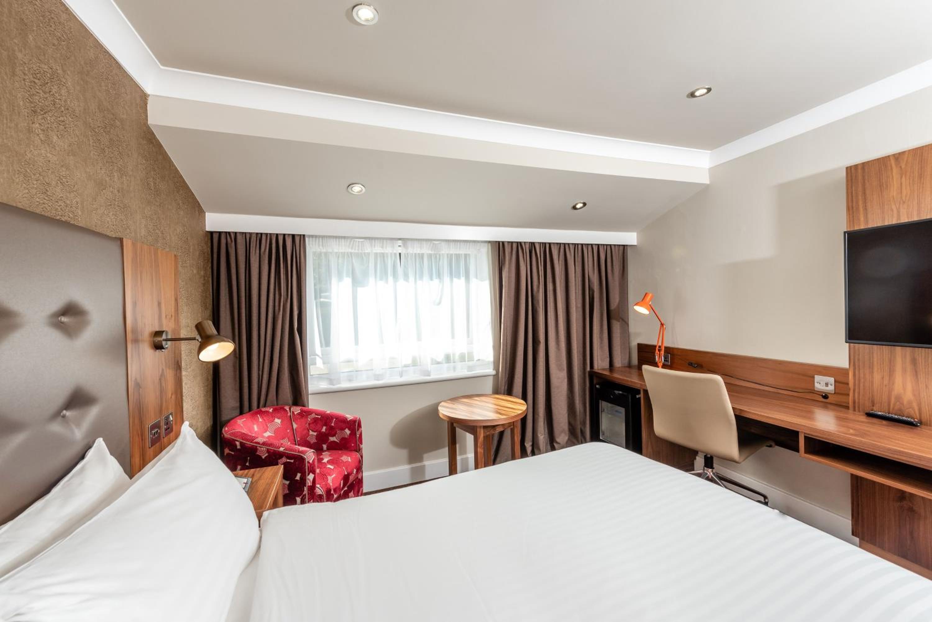 Standard Queen Room - Photo 10