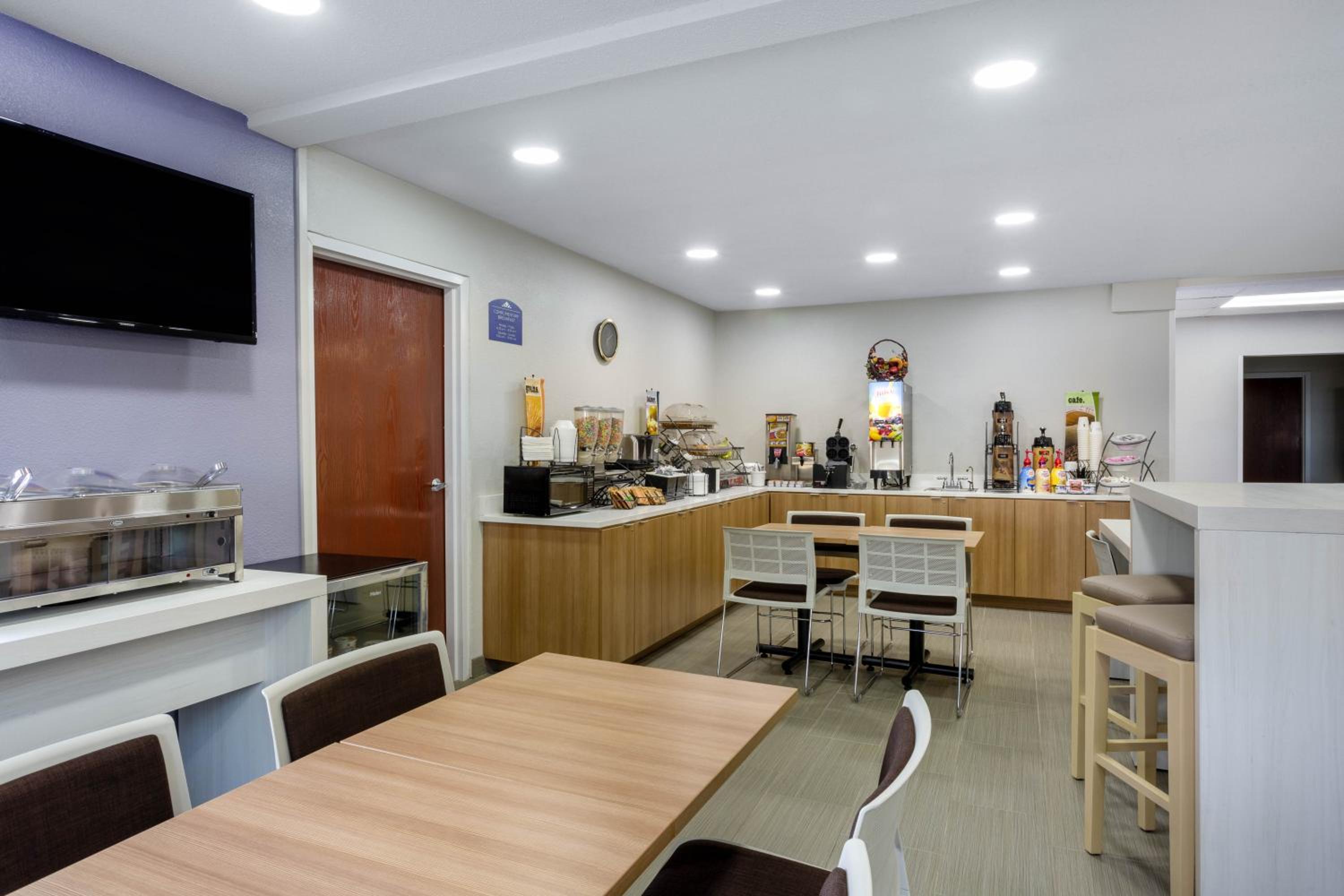 King Suite - Mobility Access/Non-Smoking - Photo 3