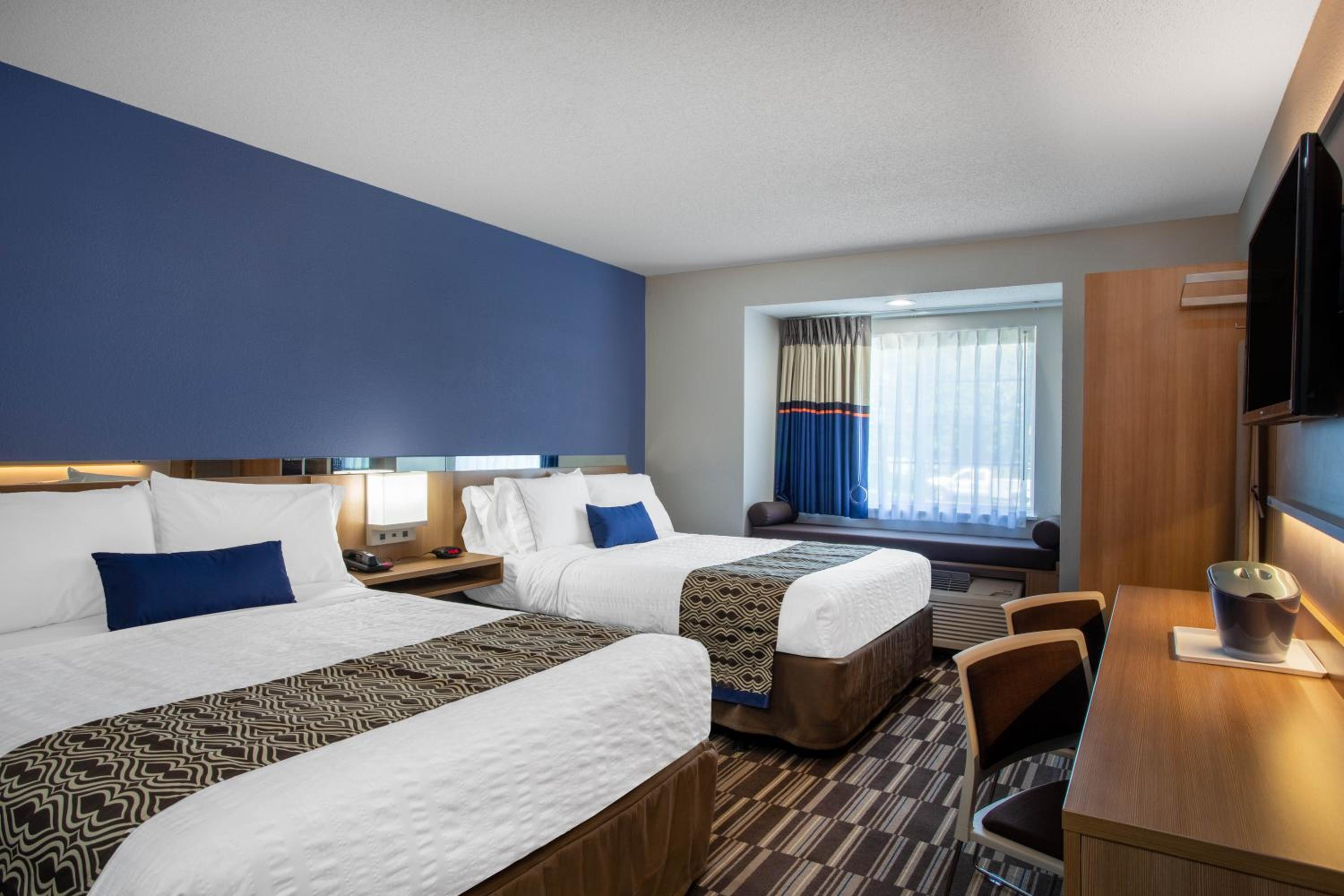 Queen Room with Two Queen Beds - Mobility Access/Non-Smoking - Photo 1