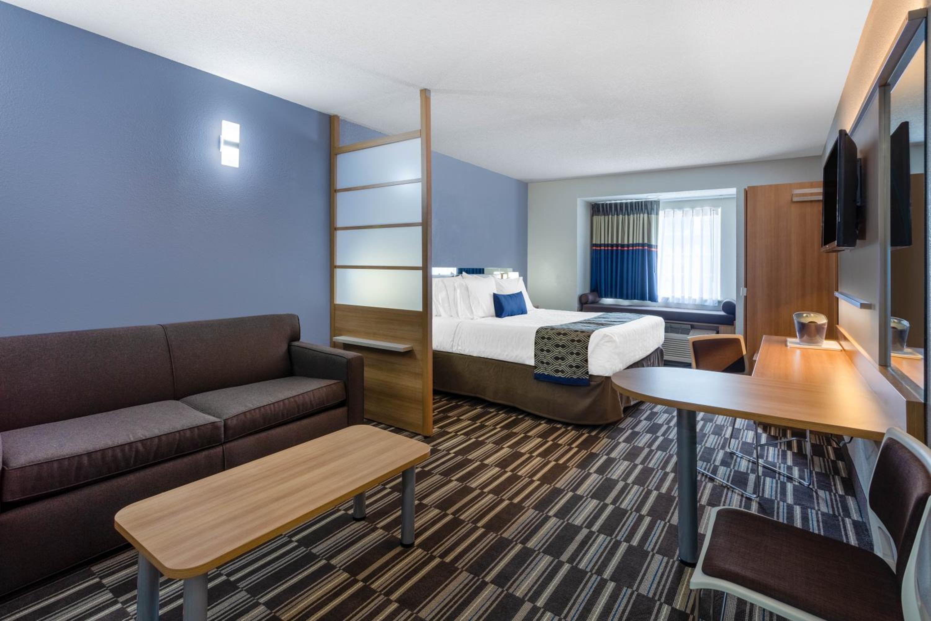 King Suite - Mobility Access/Non-Smoking - Photo 1