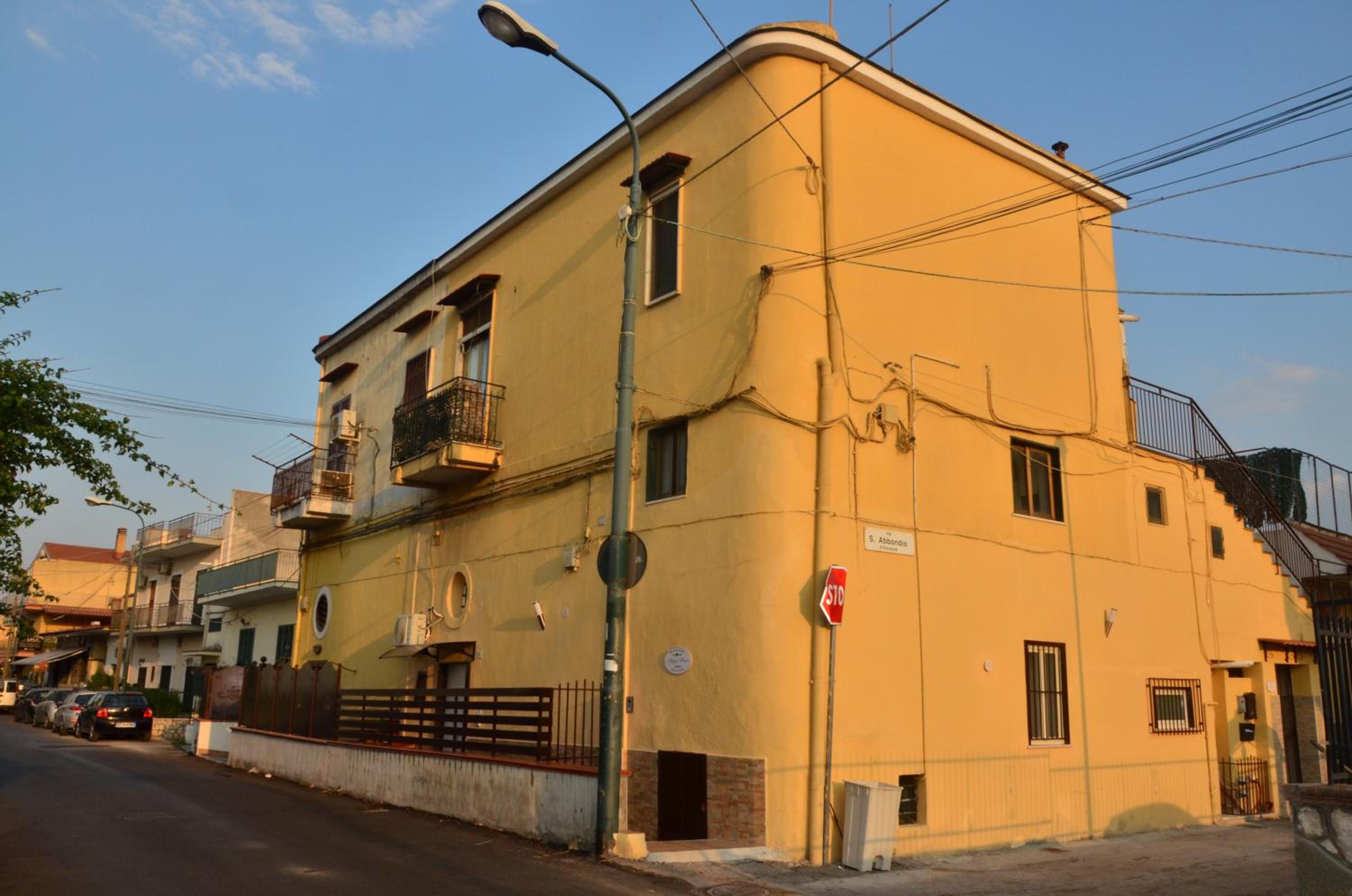 Two-Bedroom House - Photo 3