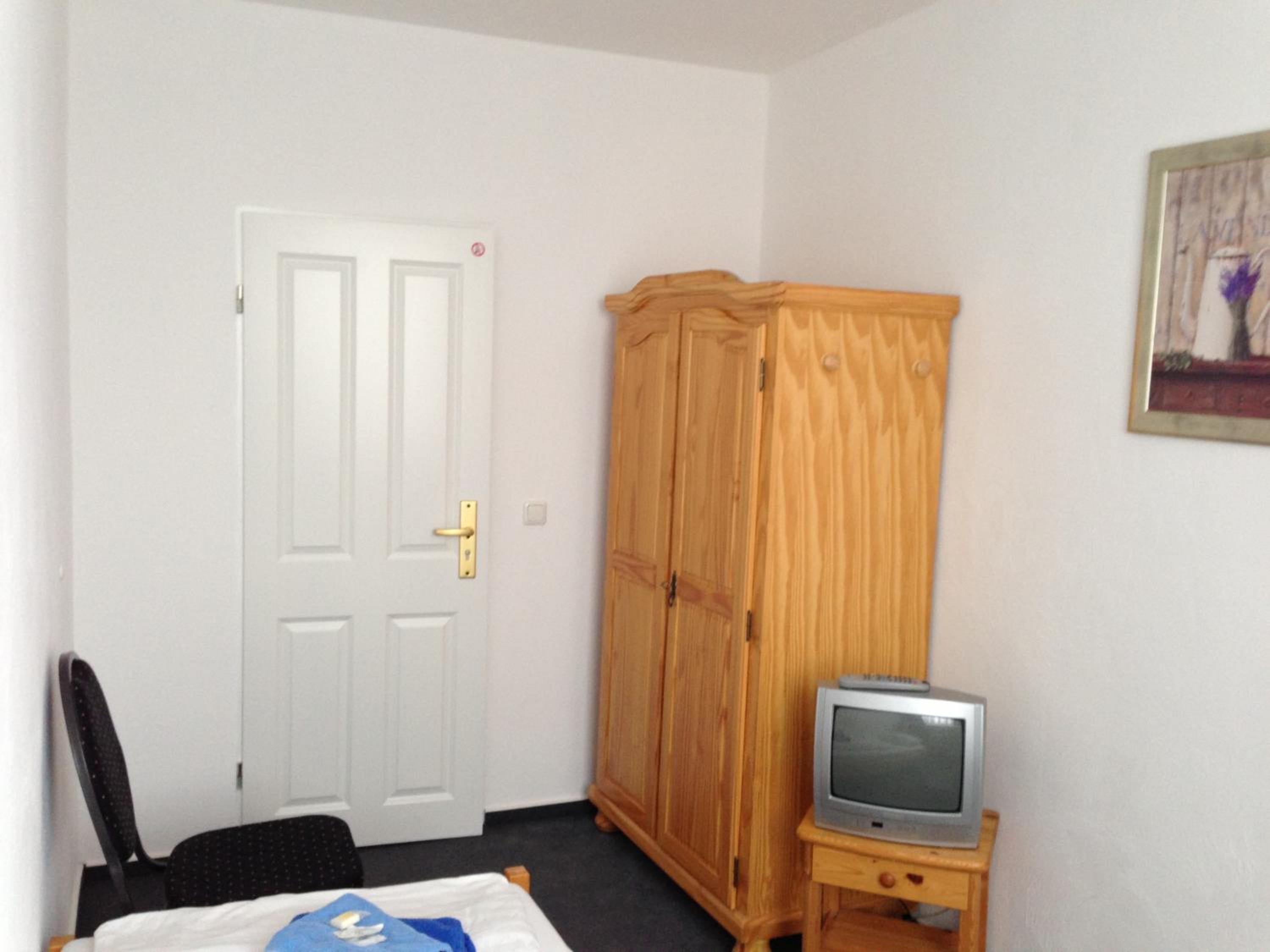 Three-Bedroom Apartment (4 Adults) - Photo 3