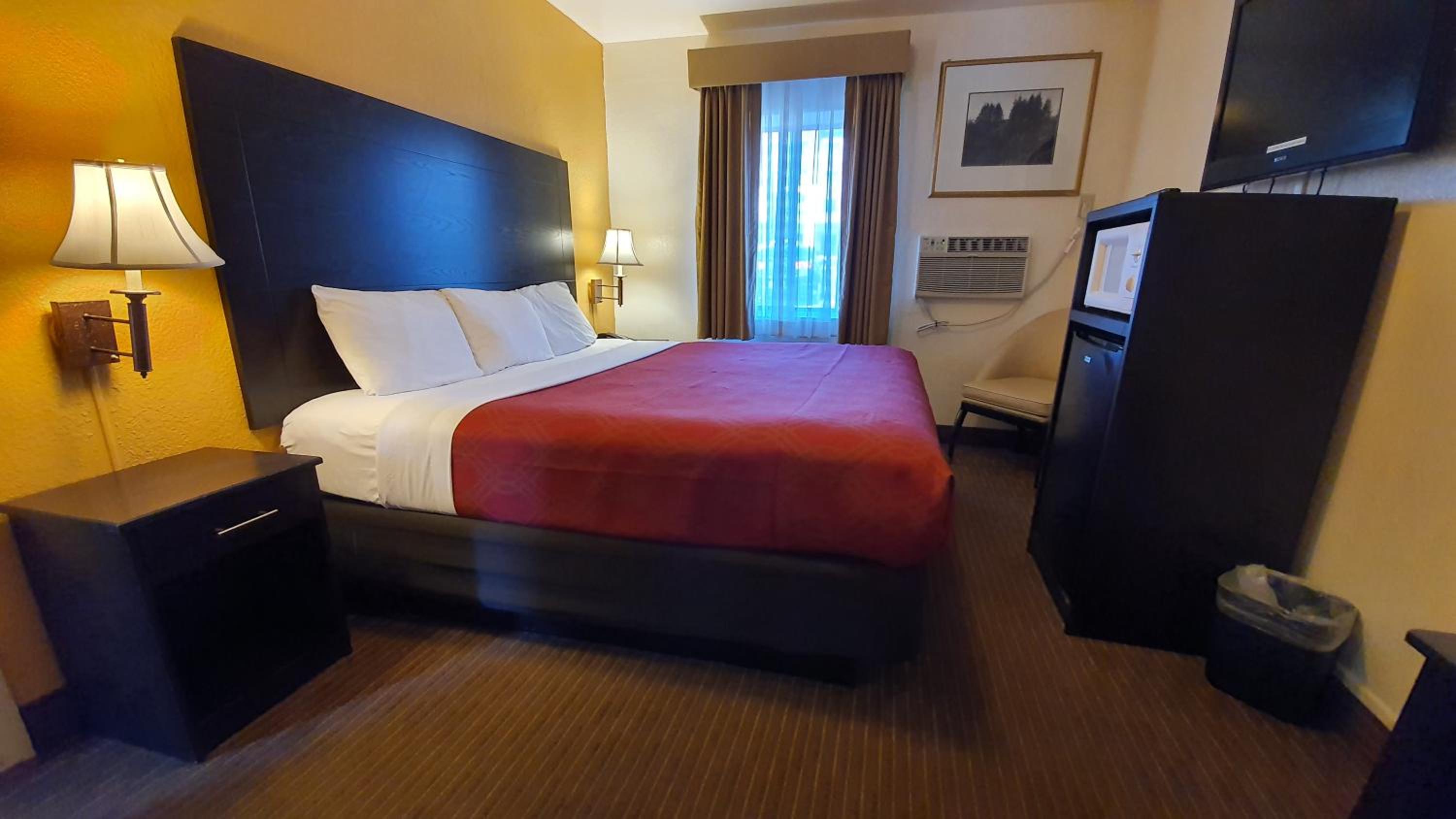 King Room - Non-Smoking - Photo 2