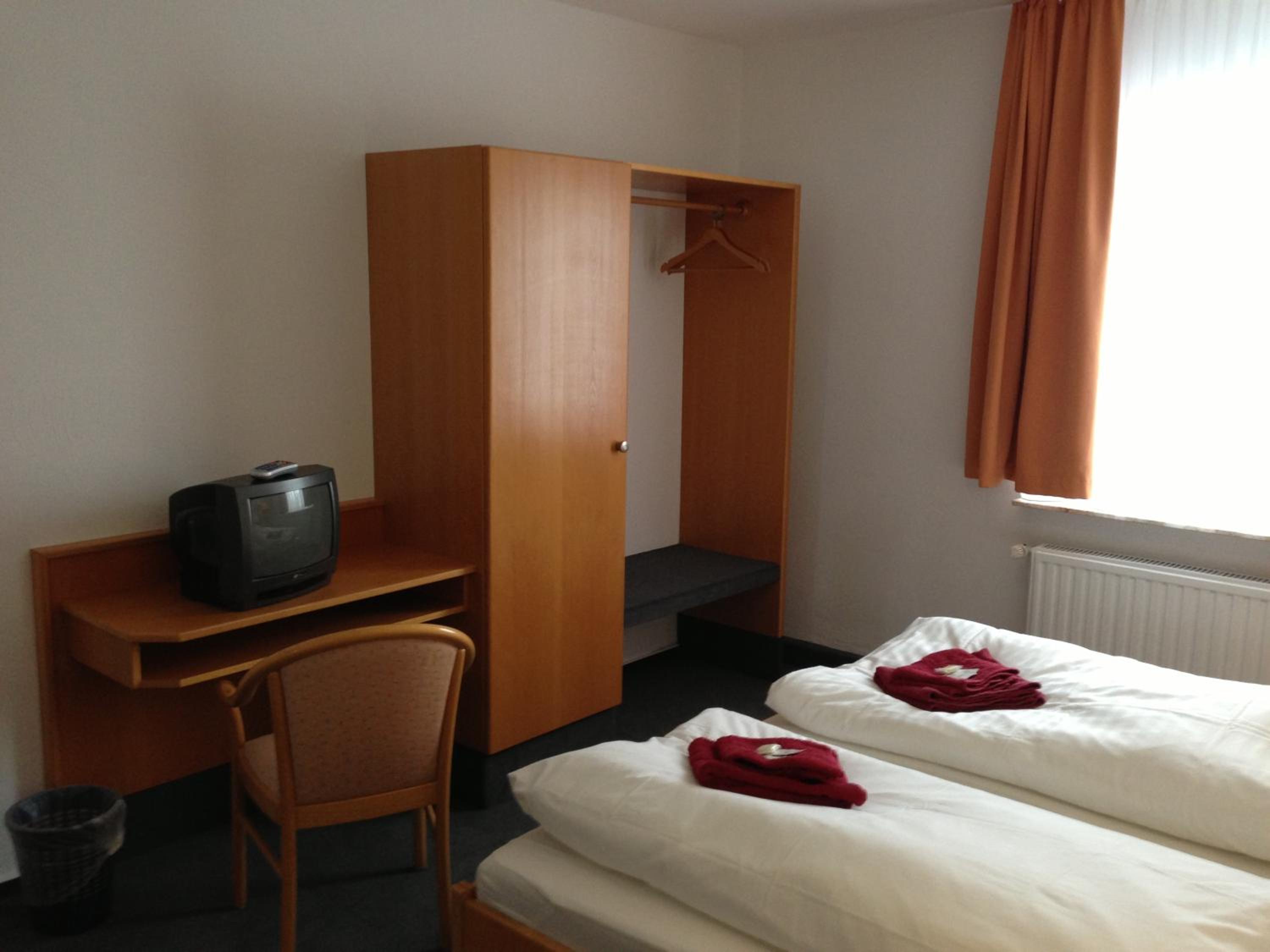 Double Room (with shower and WC in hallway) - Photo 3