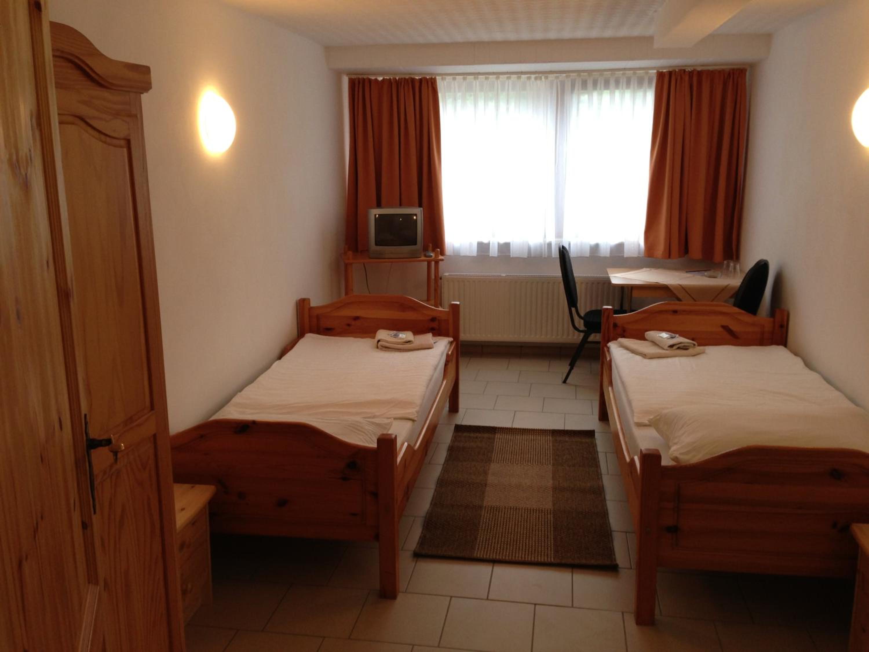 Double Room (with shower and WC in hallway) - Photo 5
