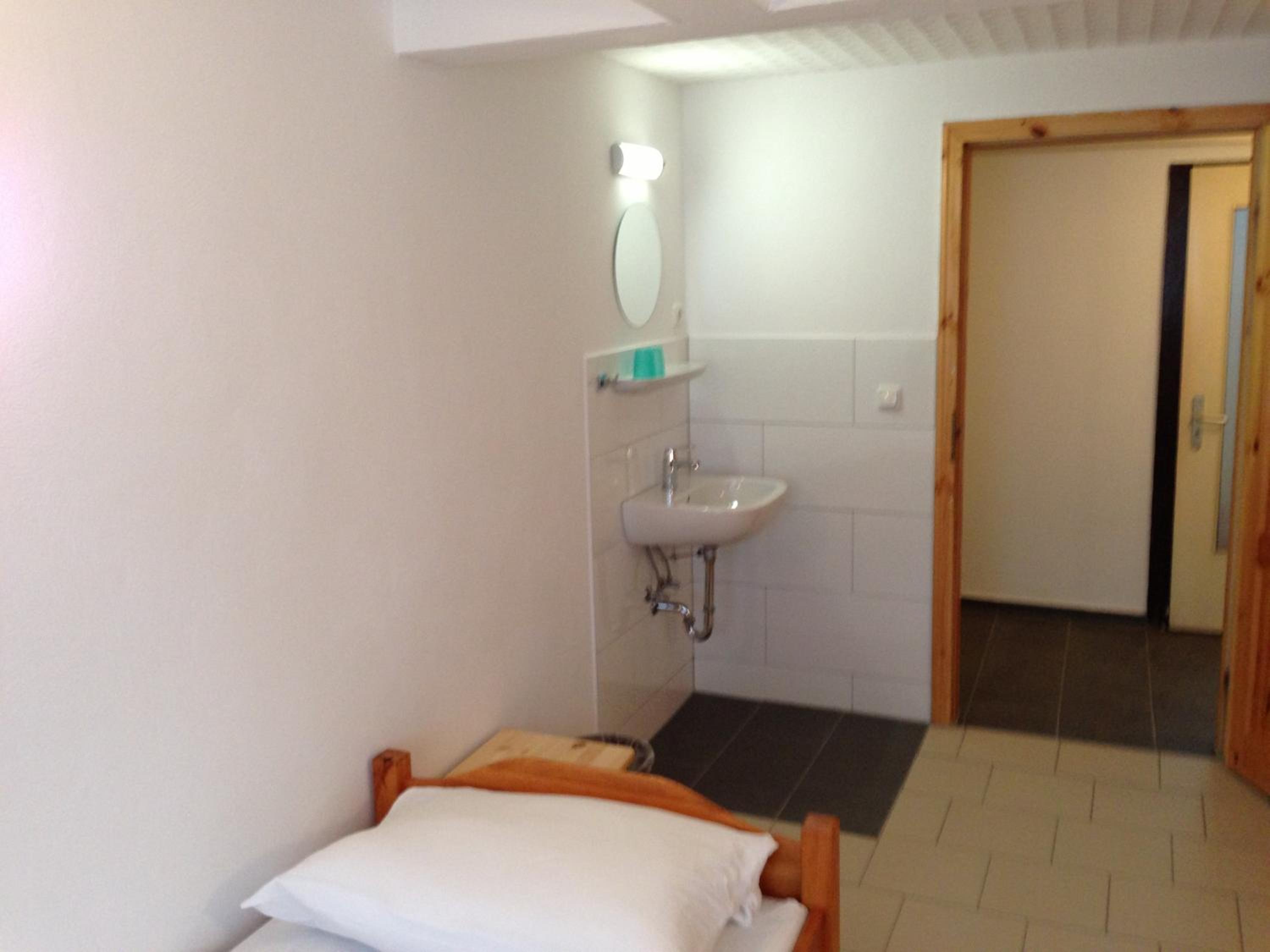 Double Room (with shower and WC in hallway) - Photo 2