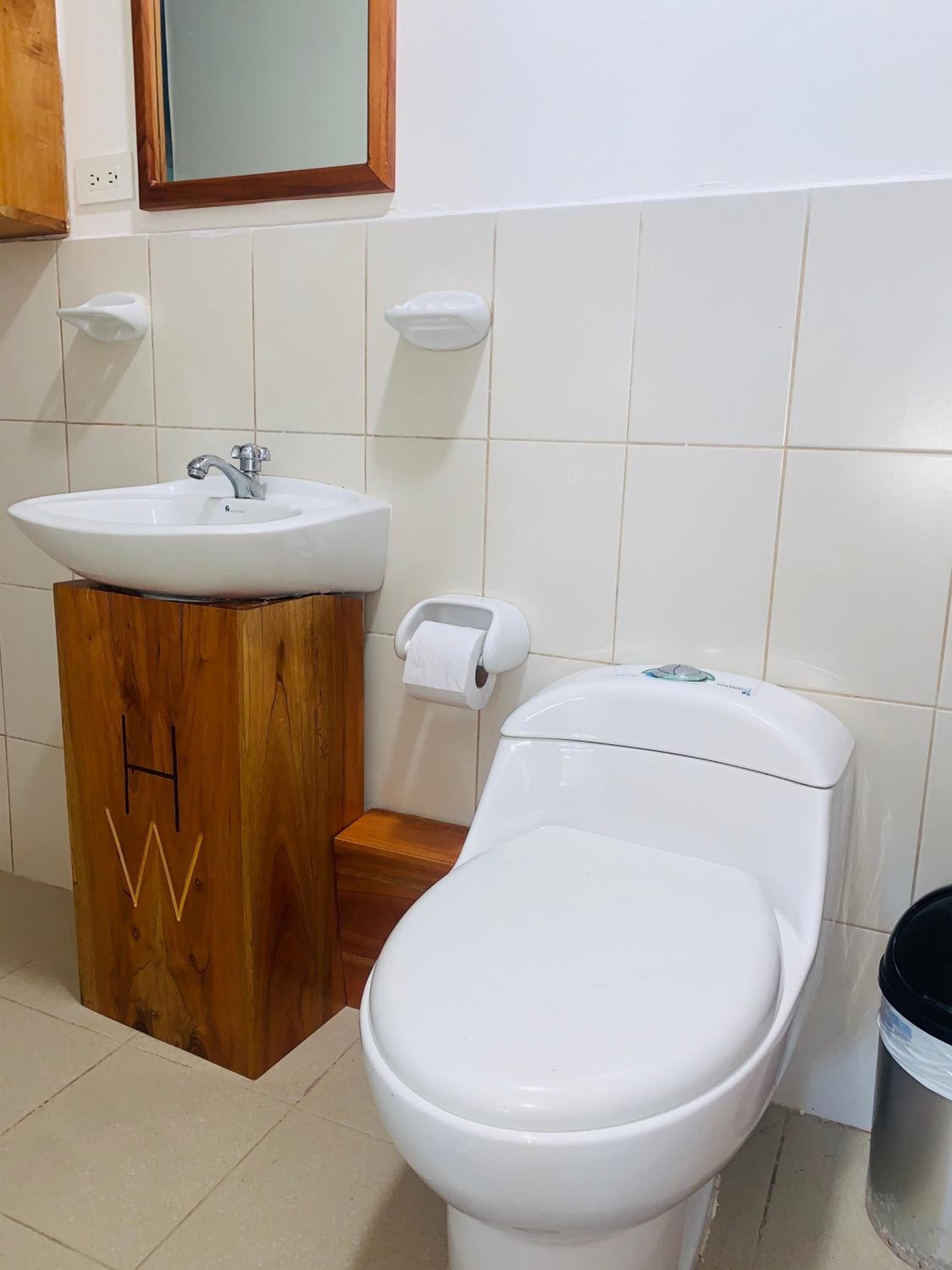 Twin Room with 1 Double Bed and 1 Single Bed photo 3