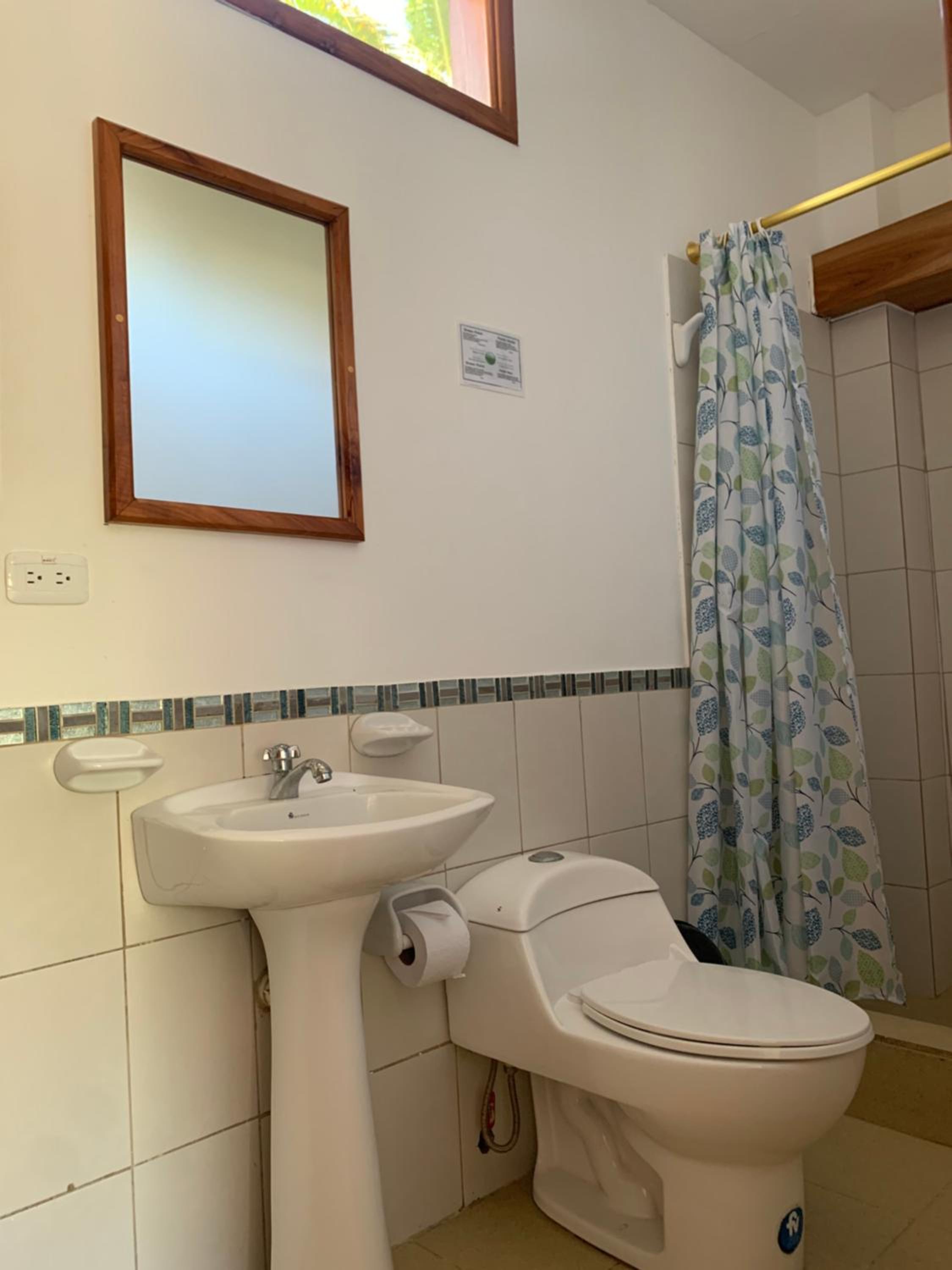 Twin Room with 1 Double Bed and 1 Single Bed photo 2