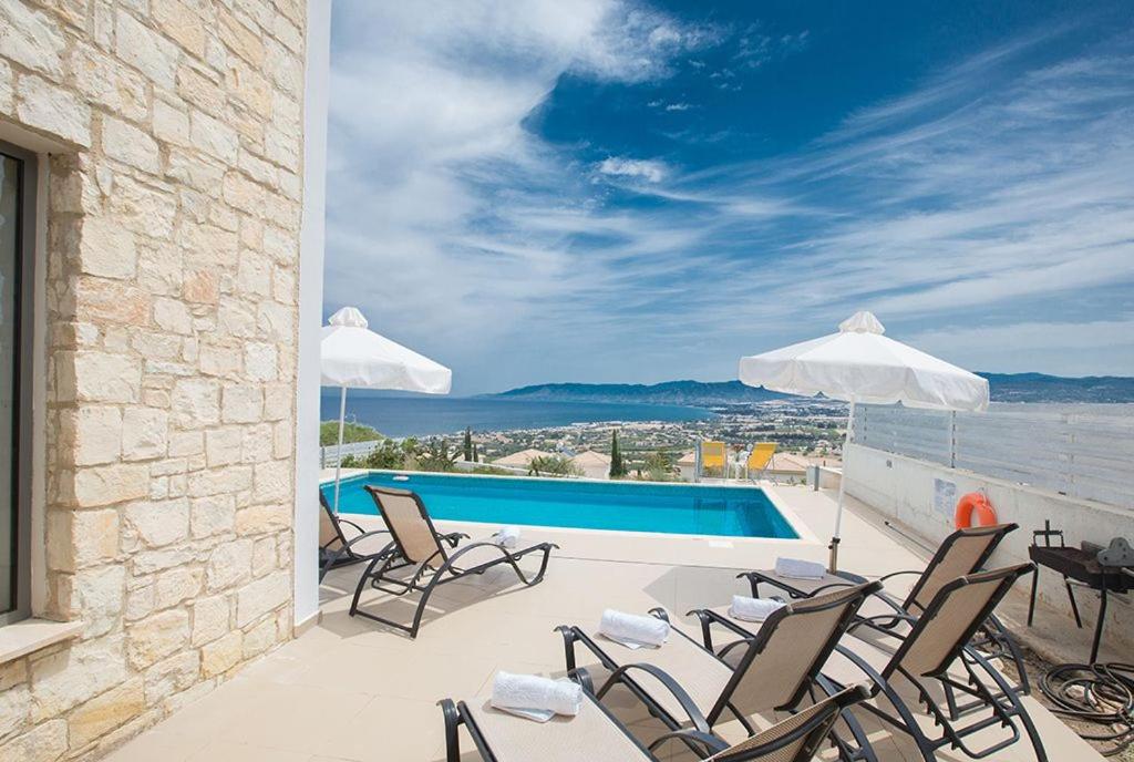Three-Bedroom Villa photo 1