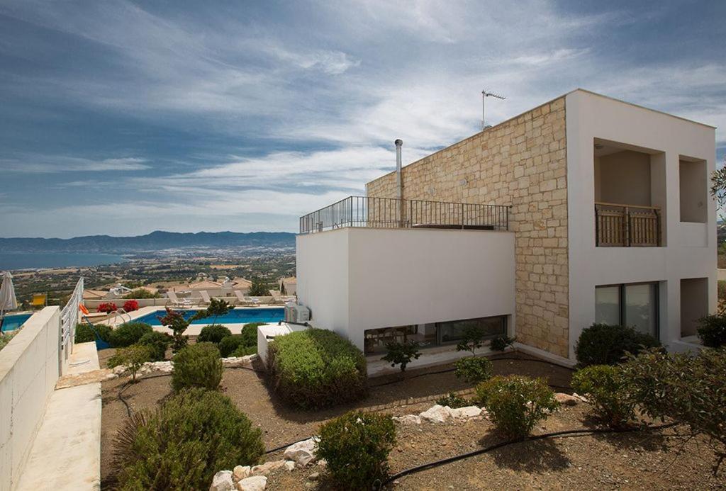 Three-Bedroom Villa photo 2