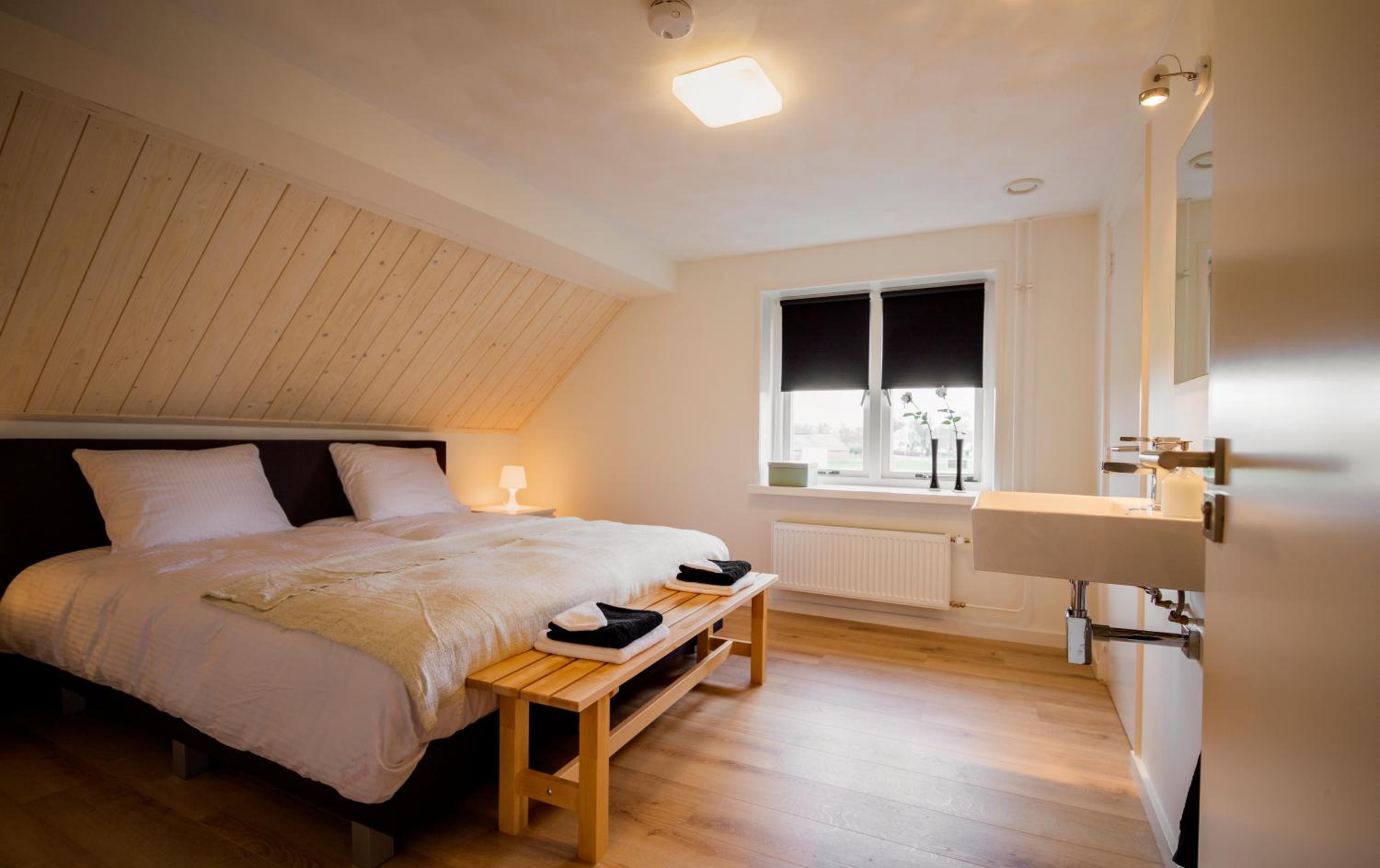 Double Room with Shared Bathroom photo 2