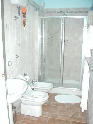 Double Room - Photo 5