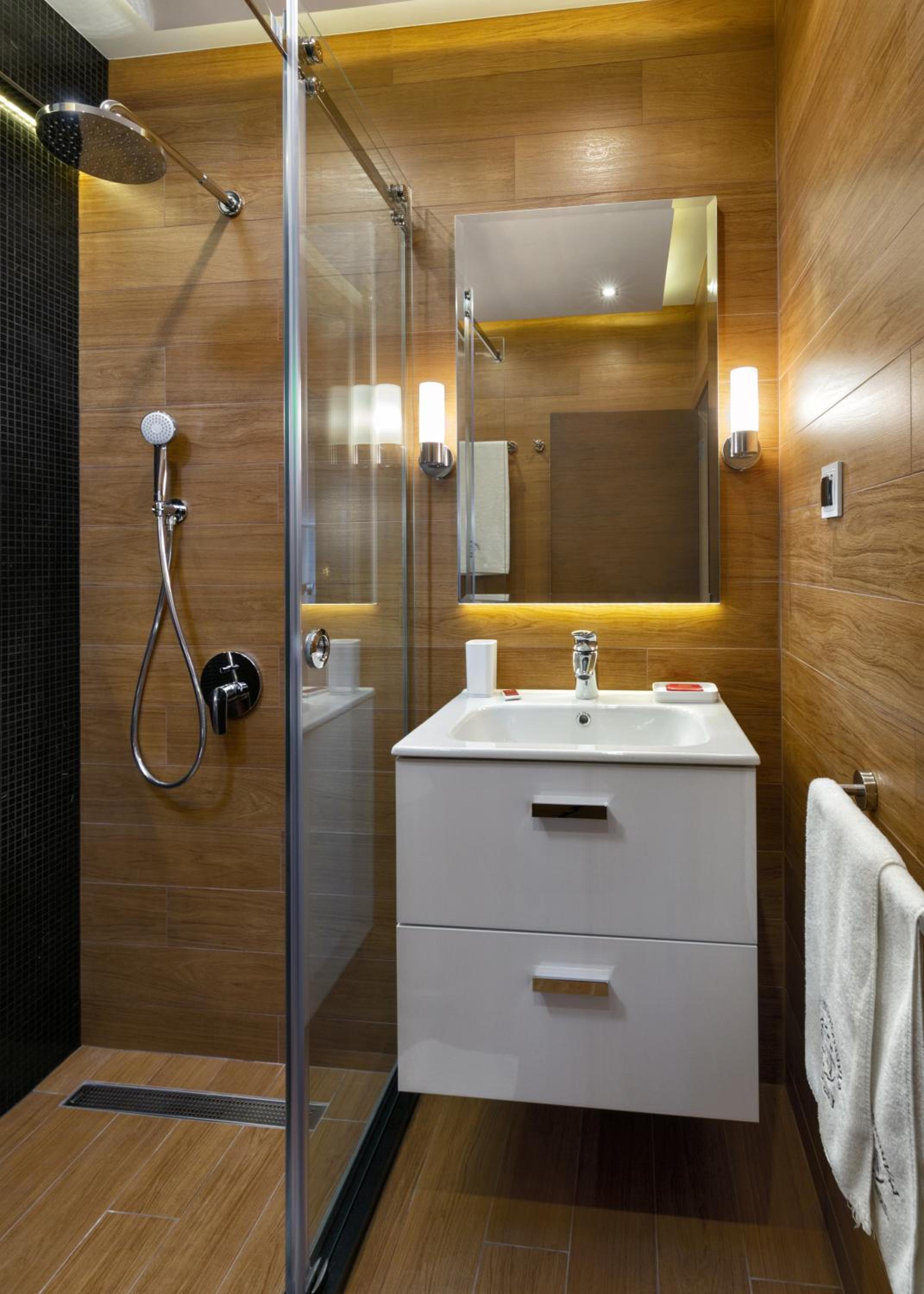 Deluxe Double Room with Balcony photo 2