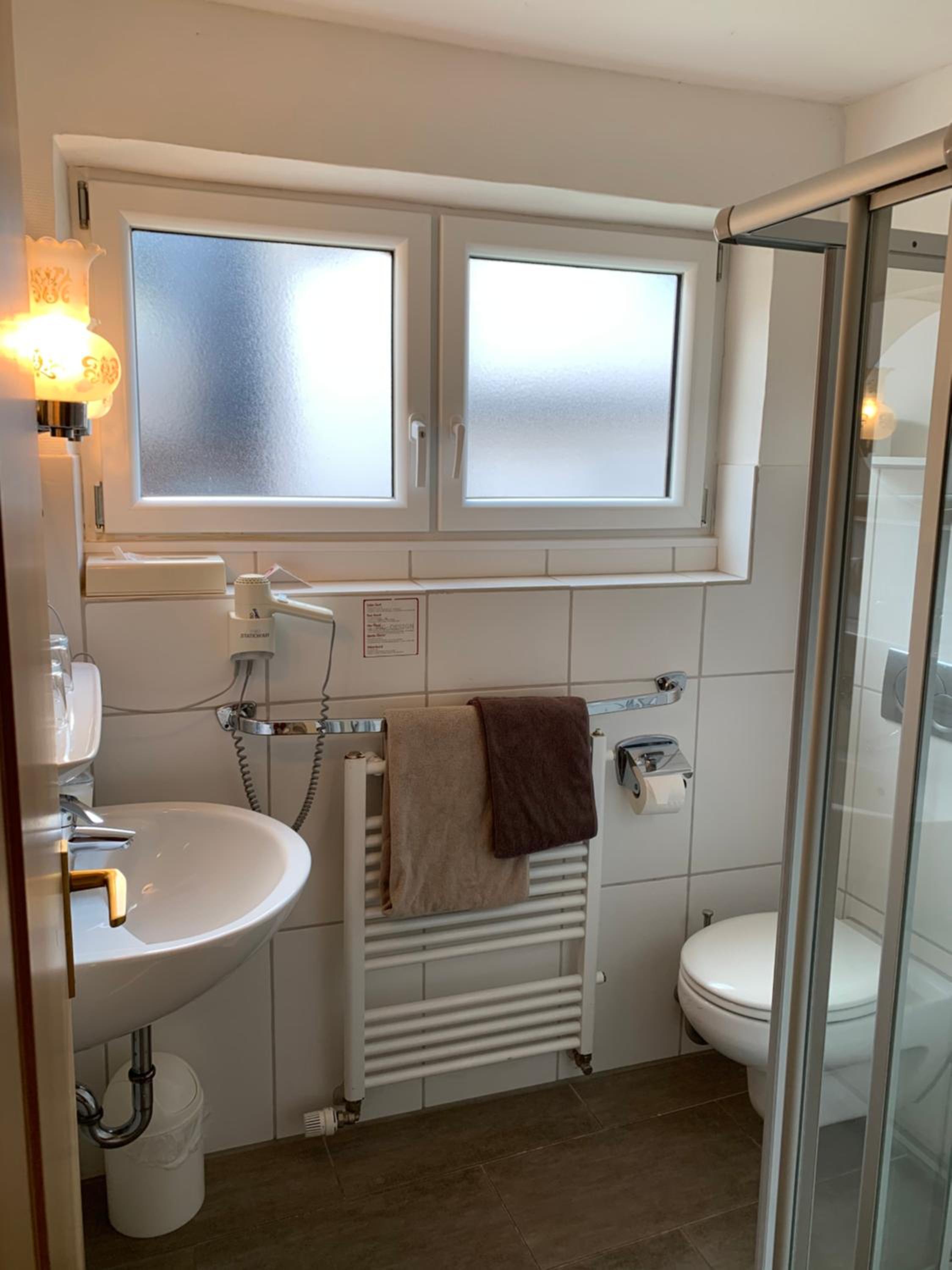 Standard Twin Room - Photo 2