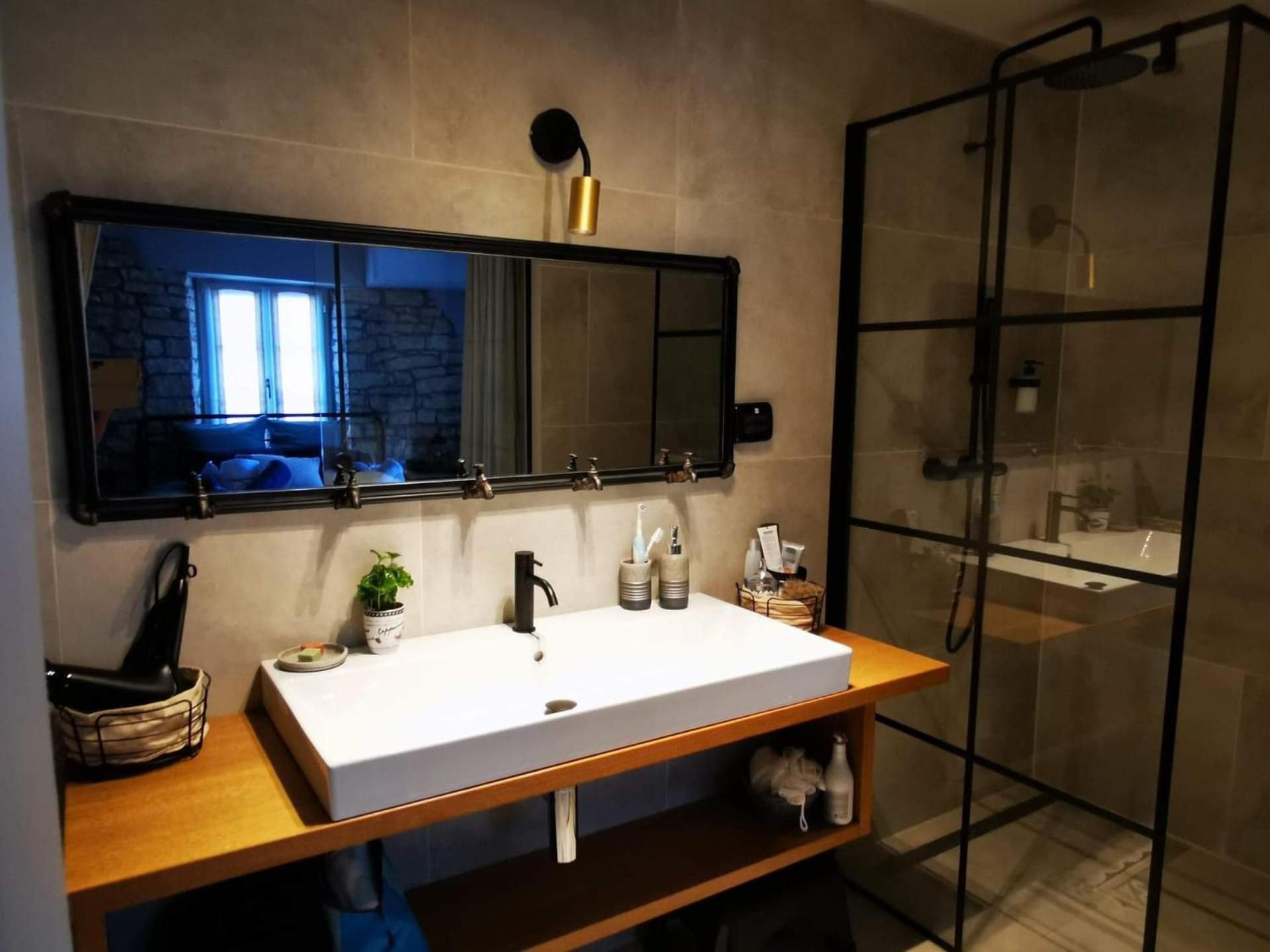 Double Room with Private Bathroom - Photo 4