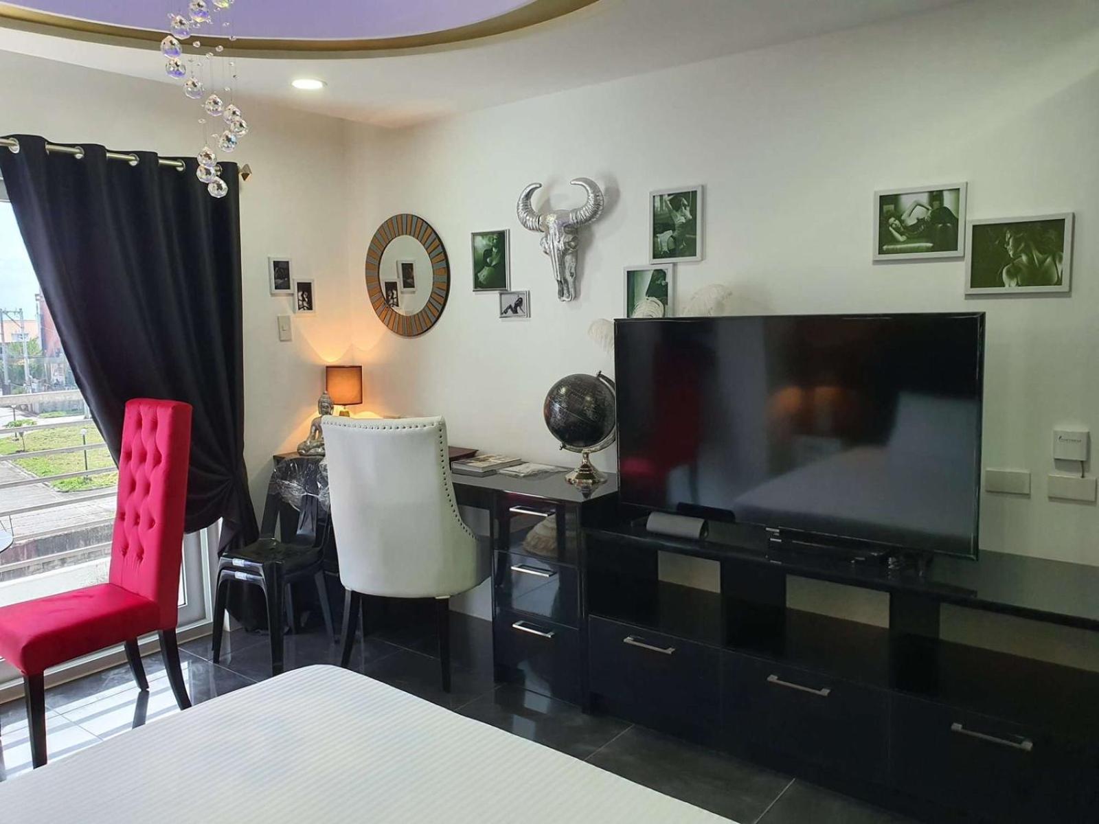 Deluxe King Studio - Photo 13
