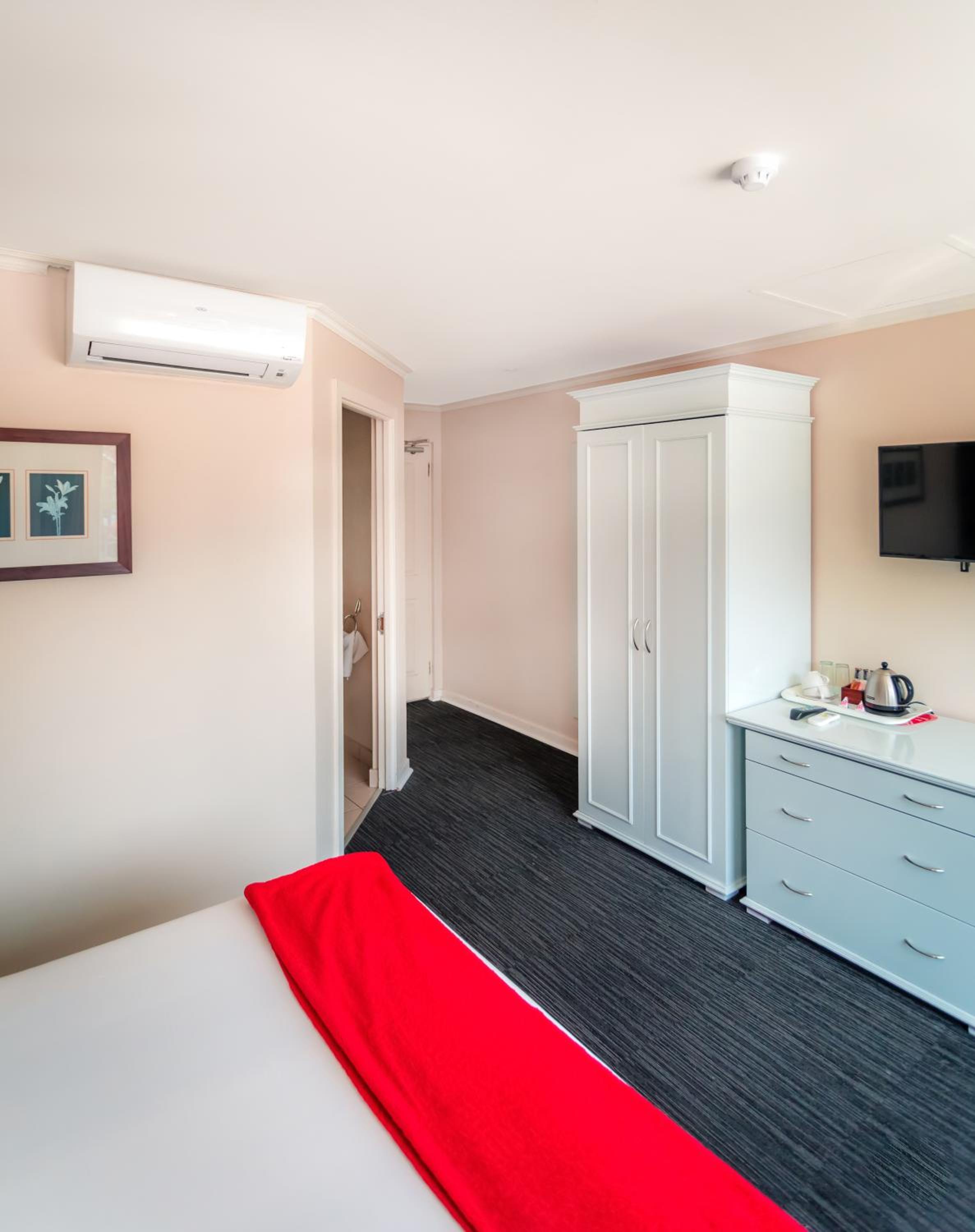 Double or Twin Room - Photo 15
