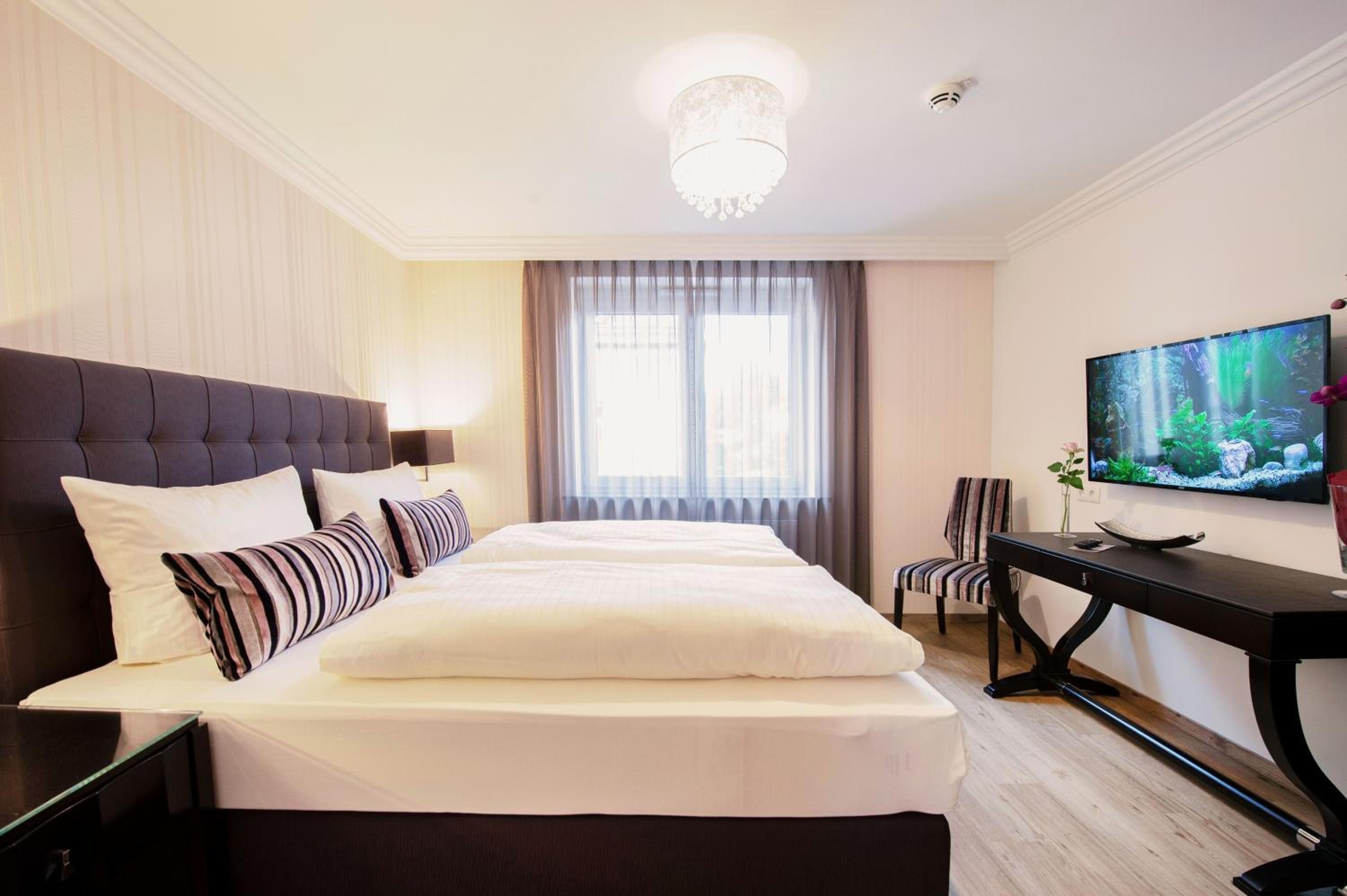 Apartment with Two Bedrooms and Street View photo 3