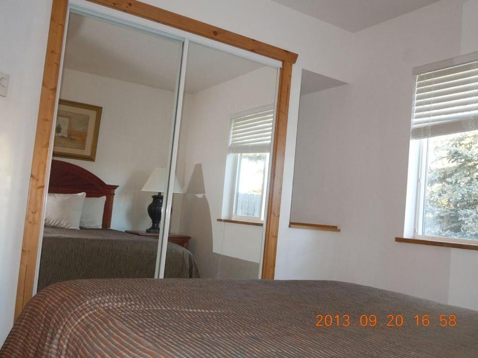 Queen Room photo 2