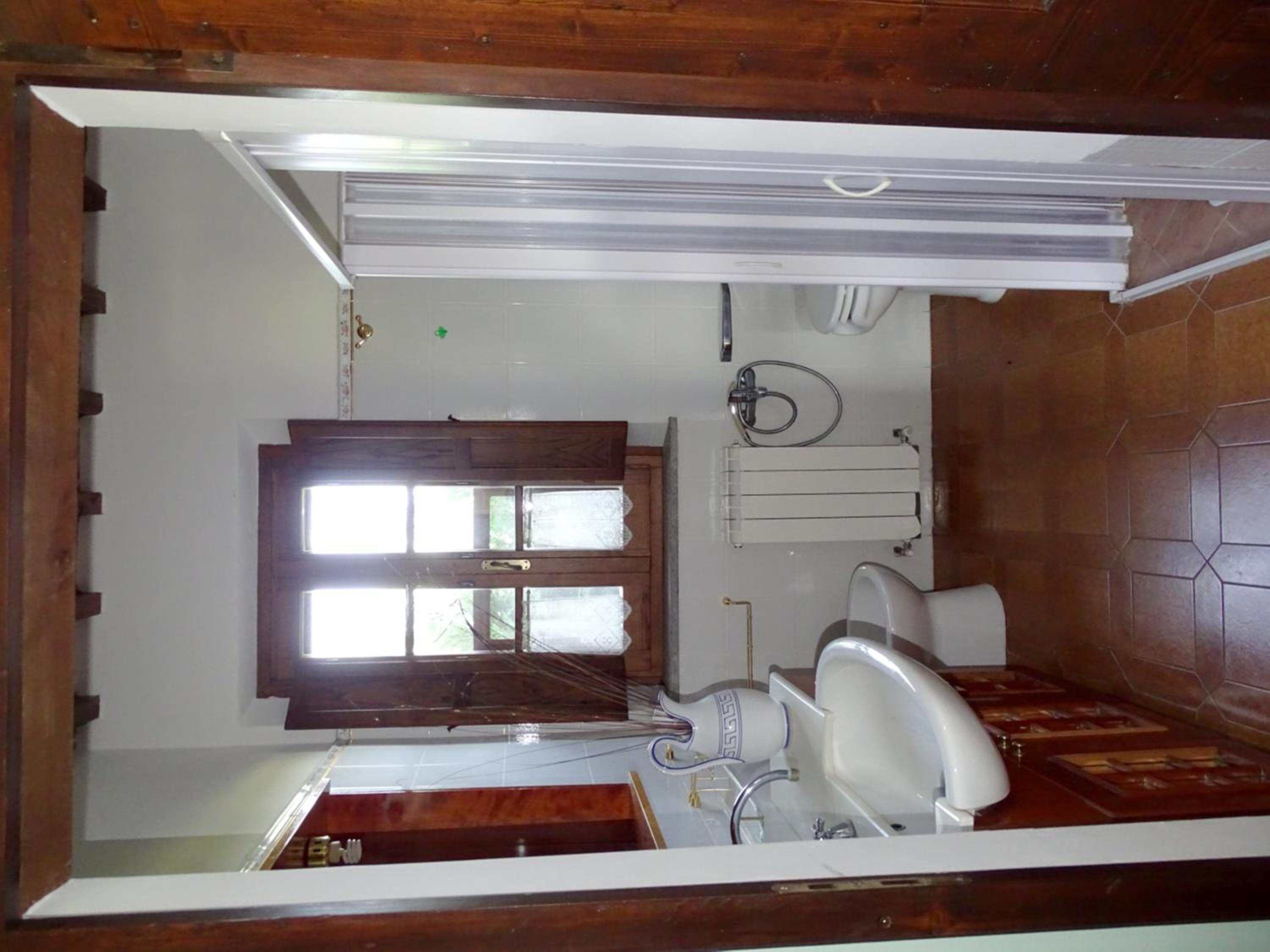 One-Bedroom Apartment - Photo 2