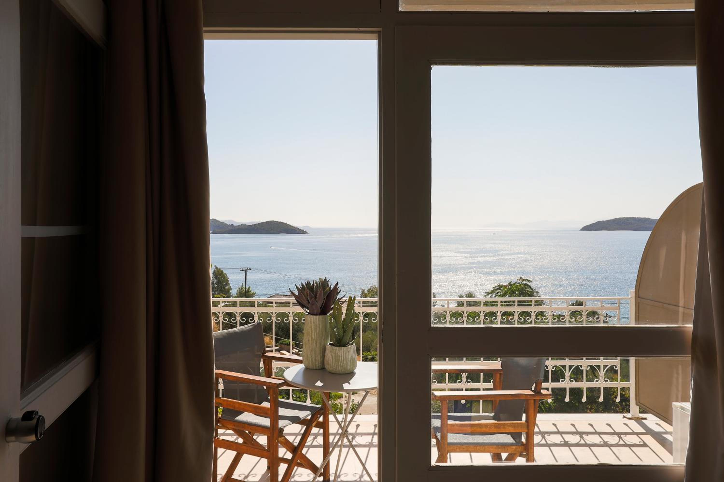 Family Room with Sea View (2 Adults + 2 Children) photo 2