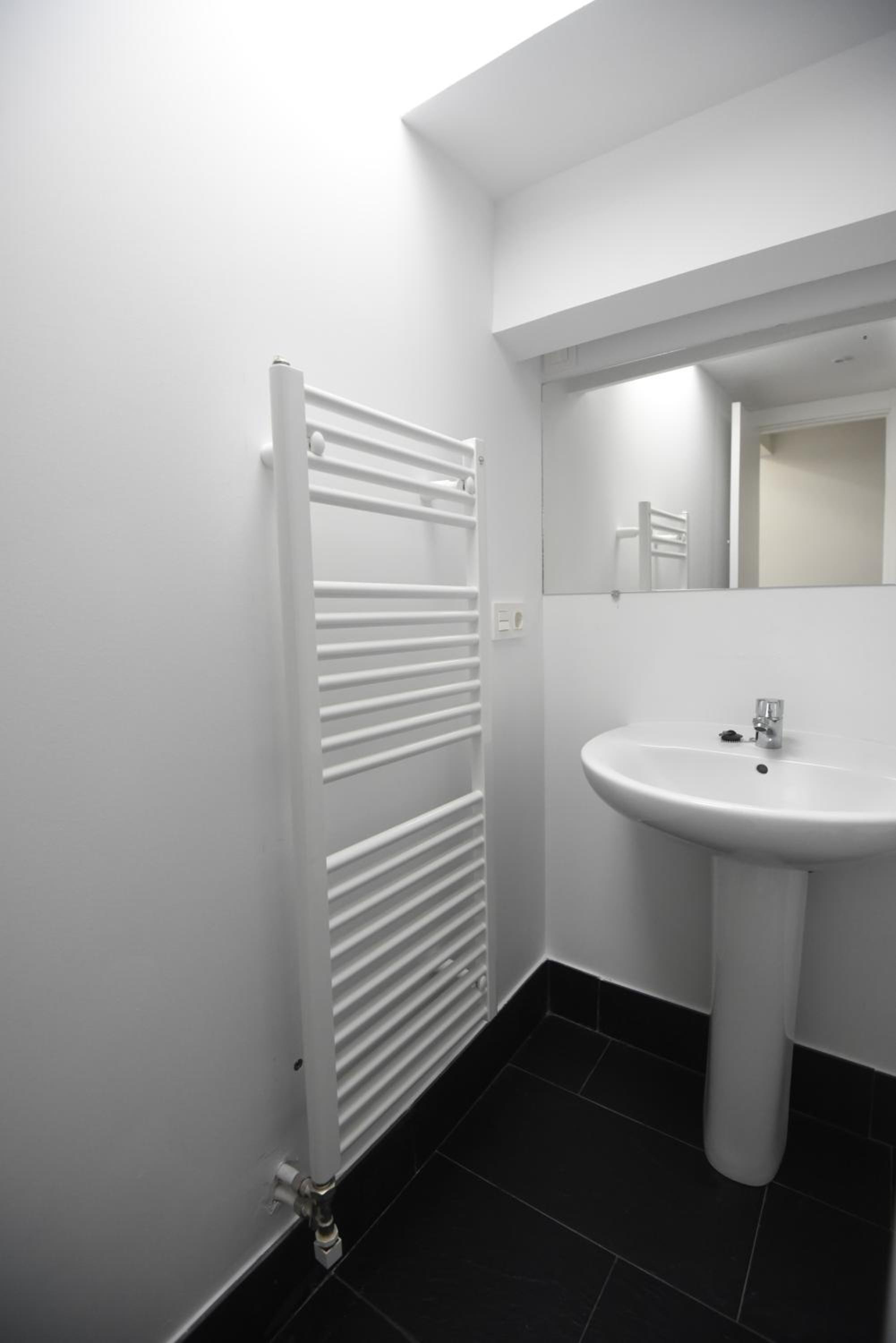Quadruple Room with Private Bathroom - Photo 4