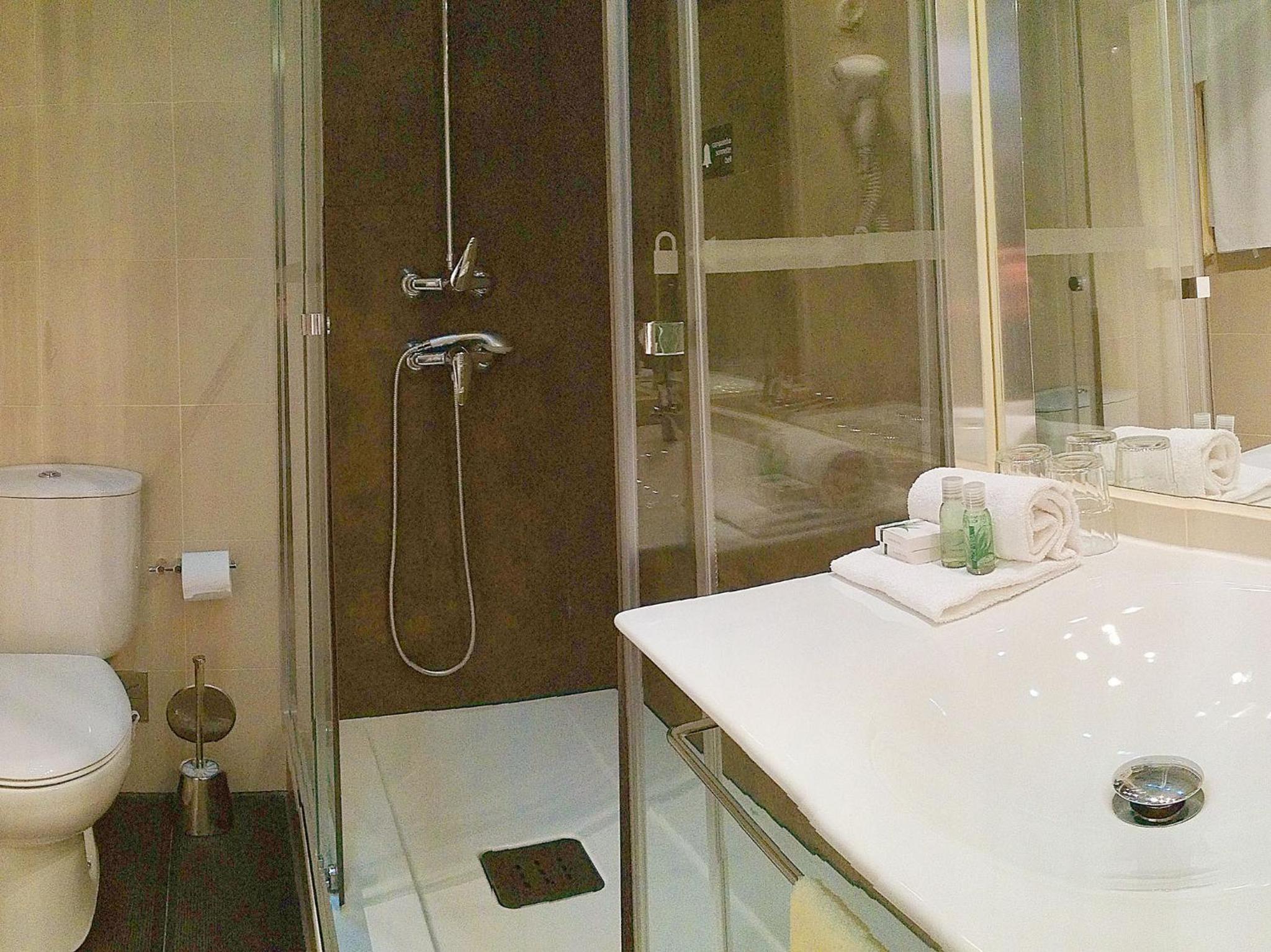 Standard Double or Twin Room - Photo 6