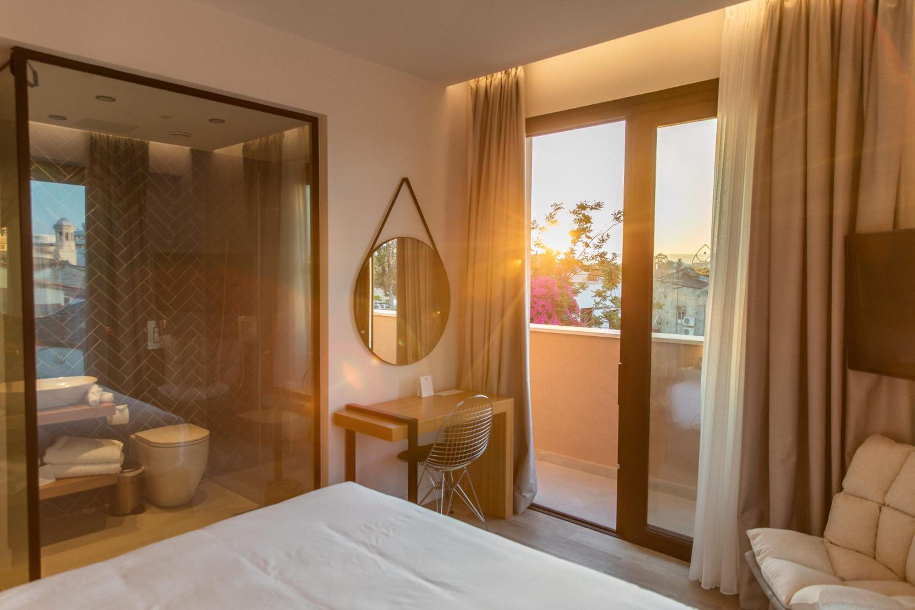 Superior City View Room - Photo 5