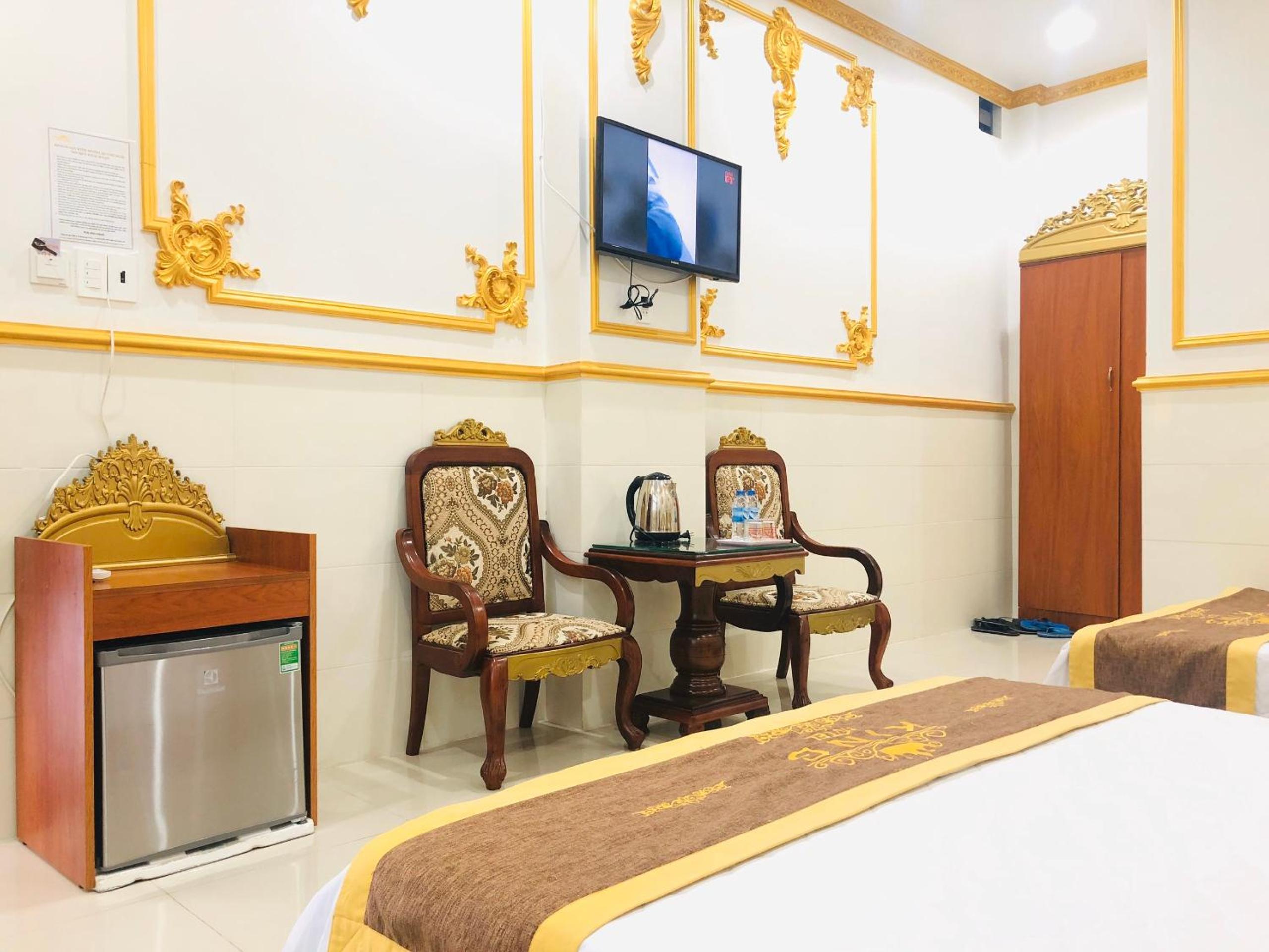 Deluxe Queen Room with Two Queen Beds photo 2