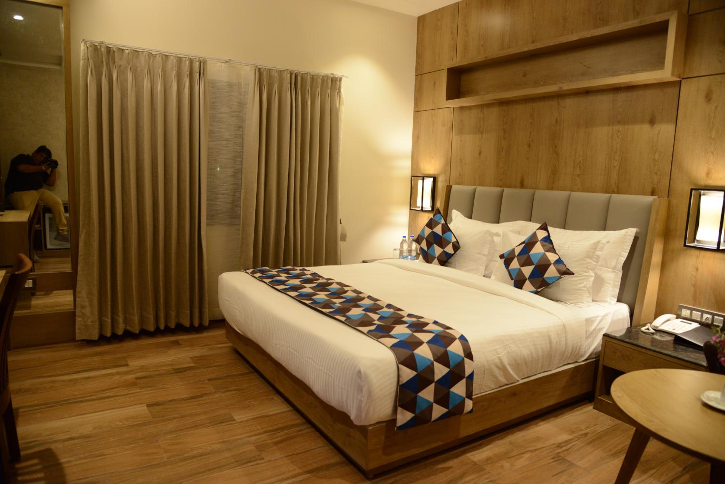 Deluxe Room - Photo 3