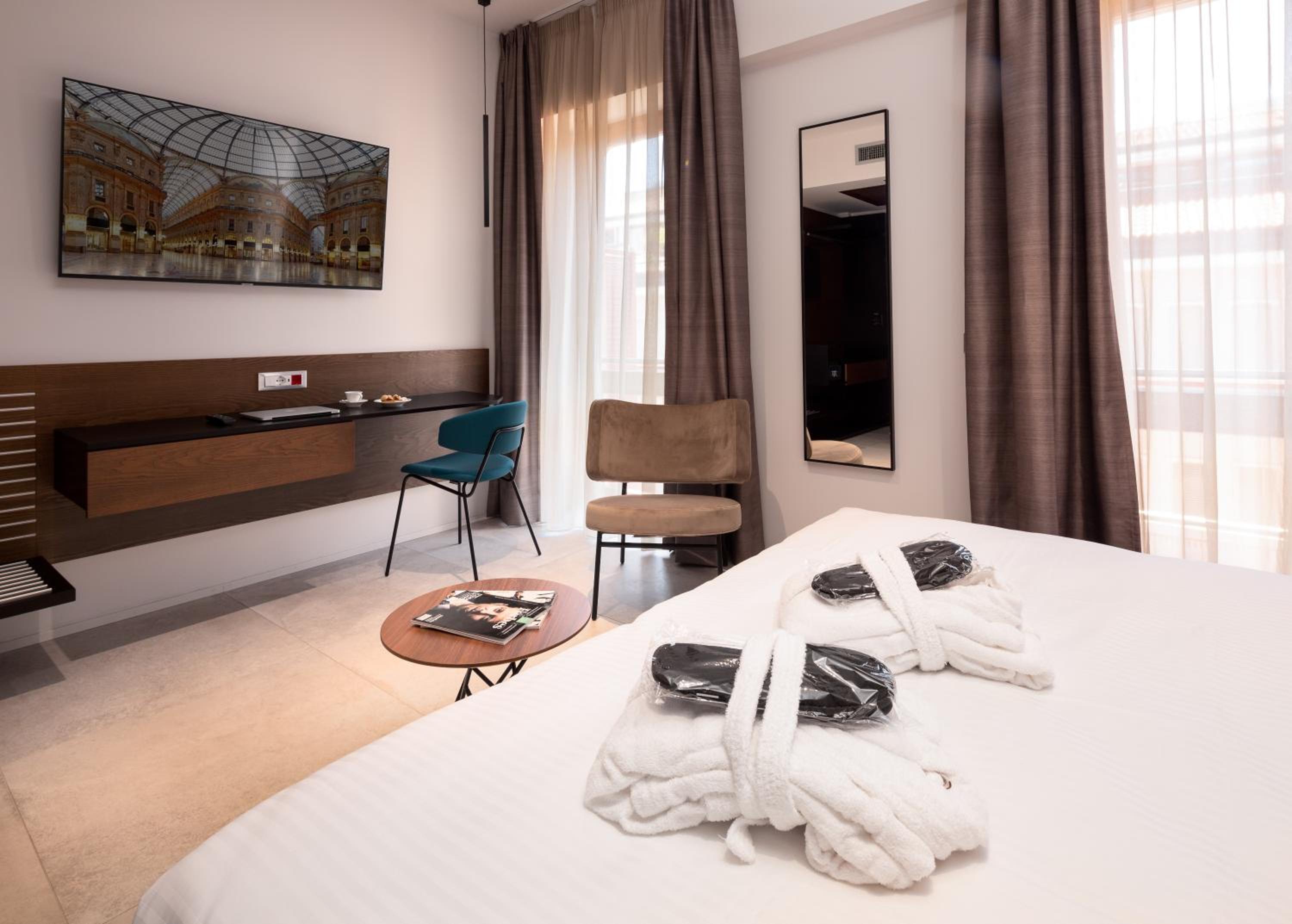Business Double Room thumbnail 5