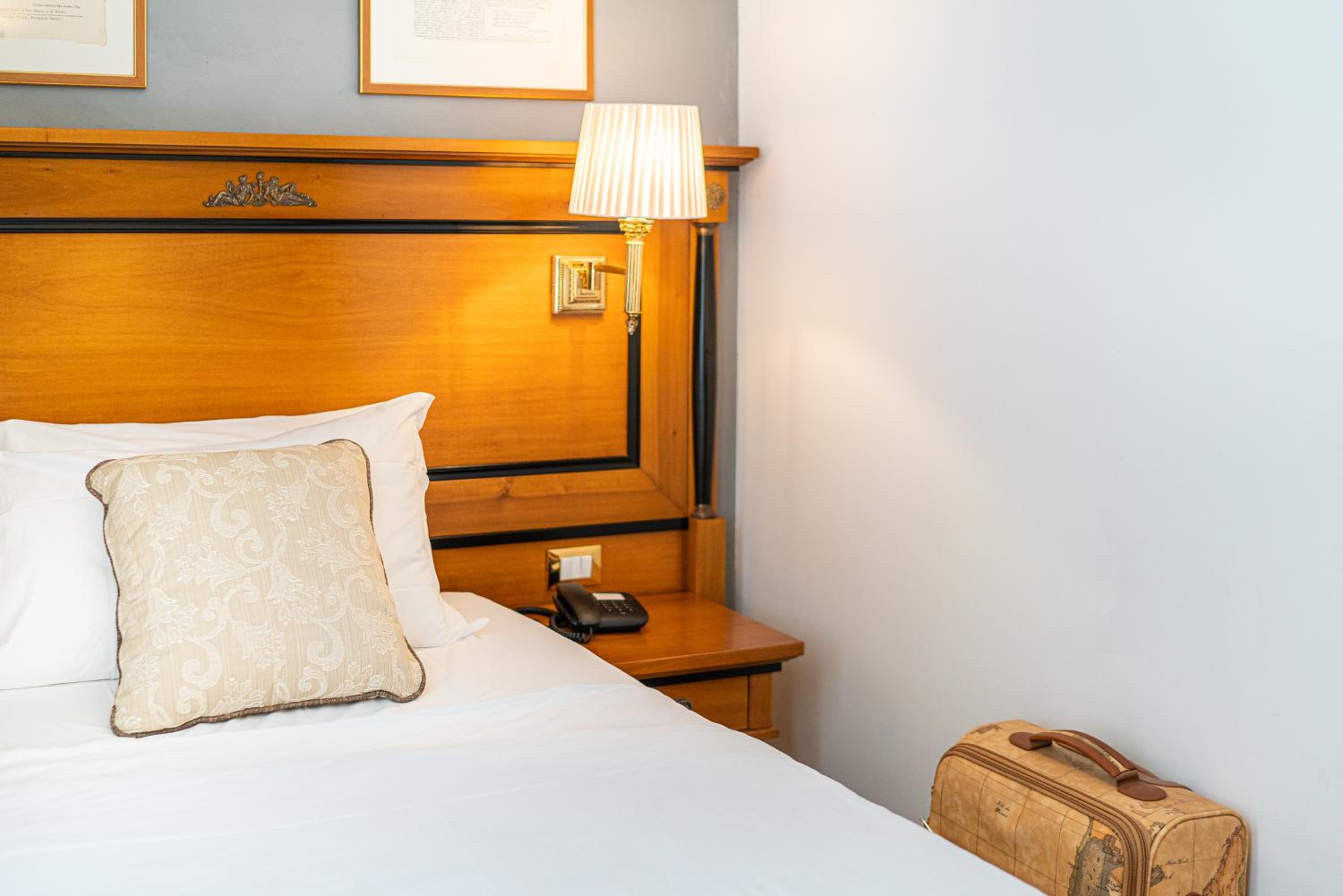 Single Room thumbnail 6