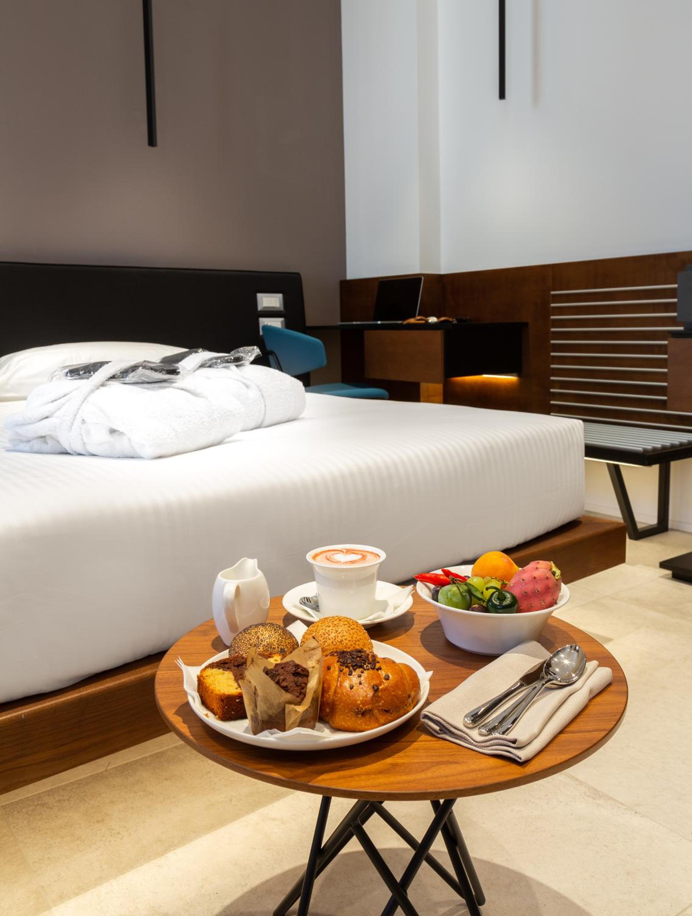 Superior Double Room thumbnail 6