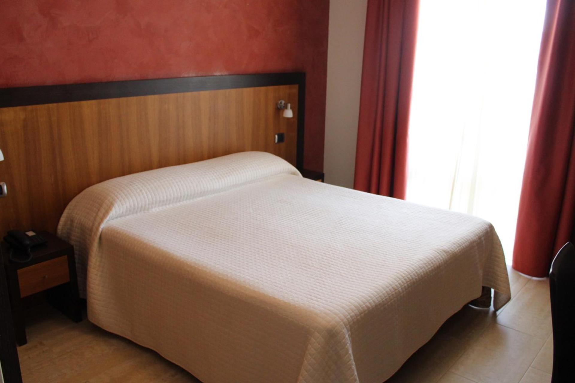 Deluxe Double Room with Balcony photo 2