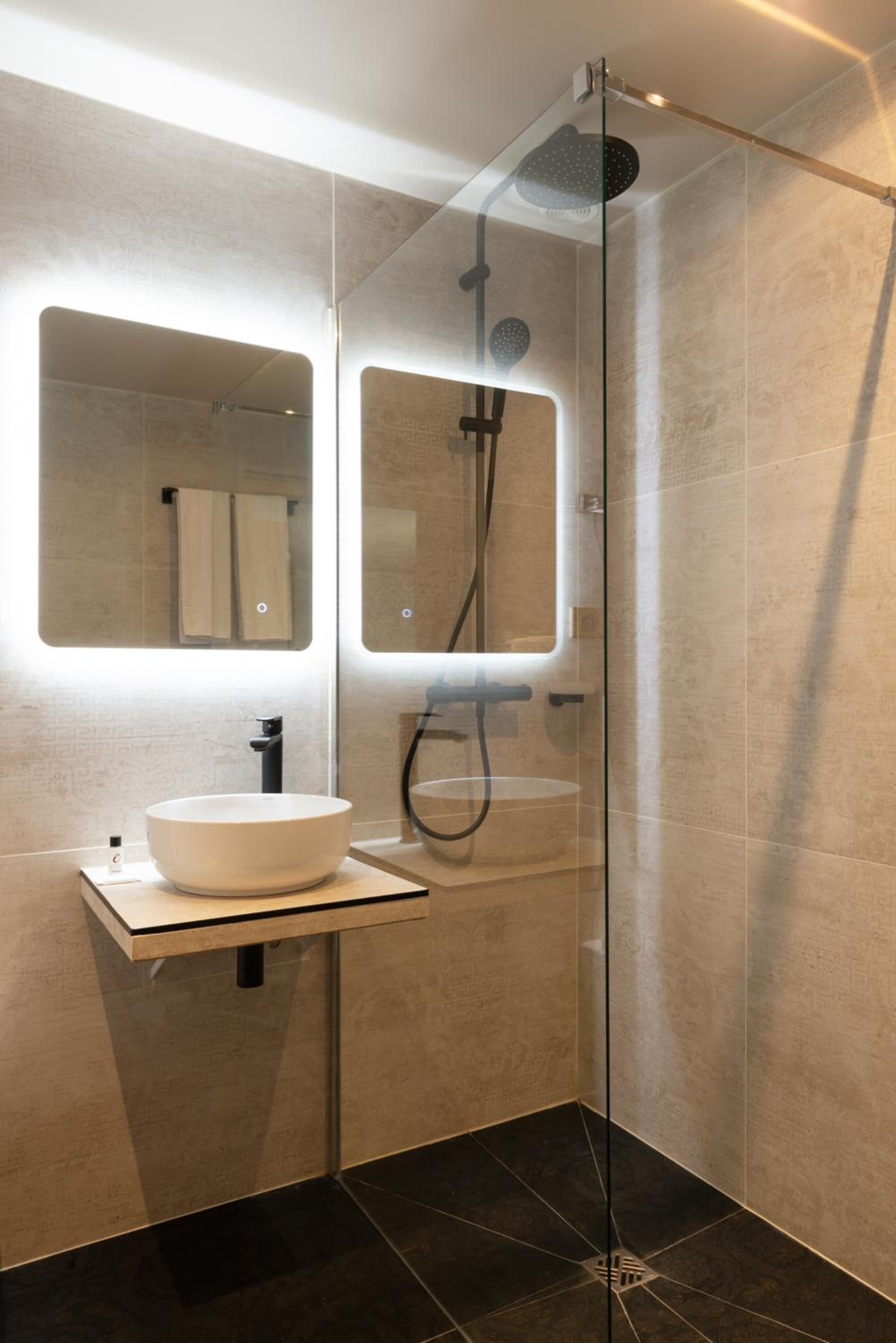 Double Room - Photo 2