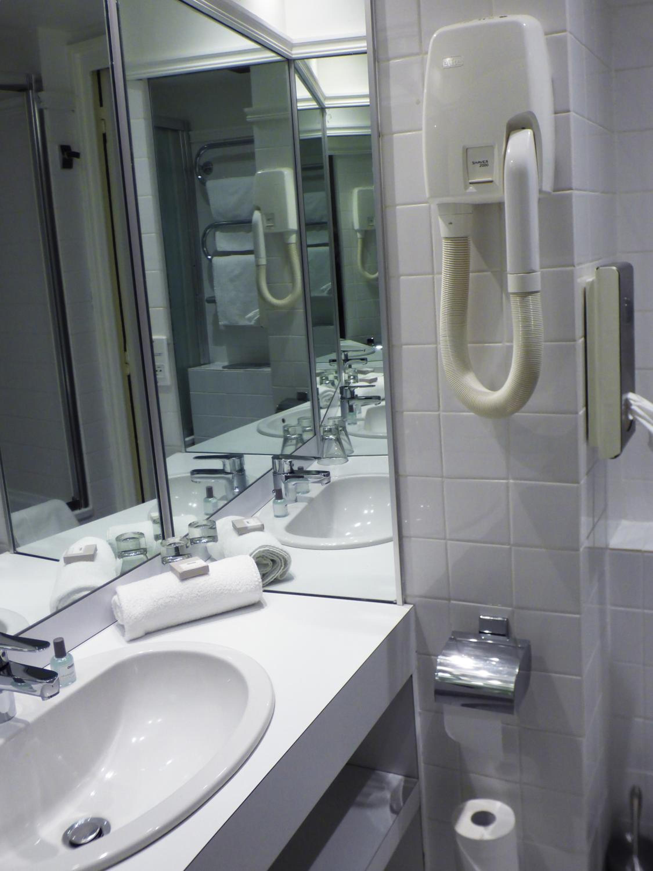 Superior Twin Room - Photo 4