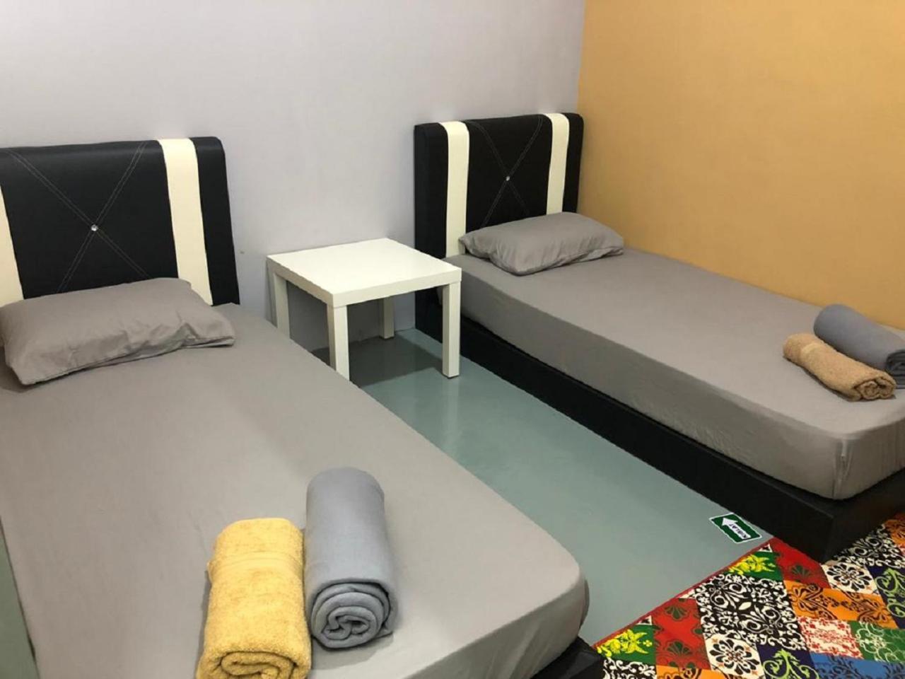 Twin Room with Shared Bathroom photo 1