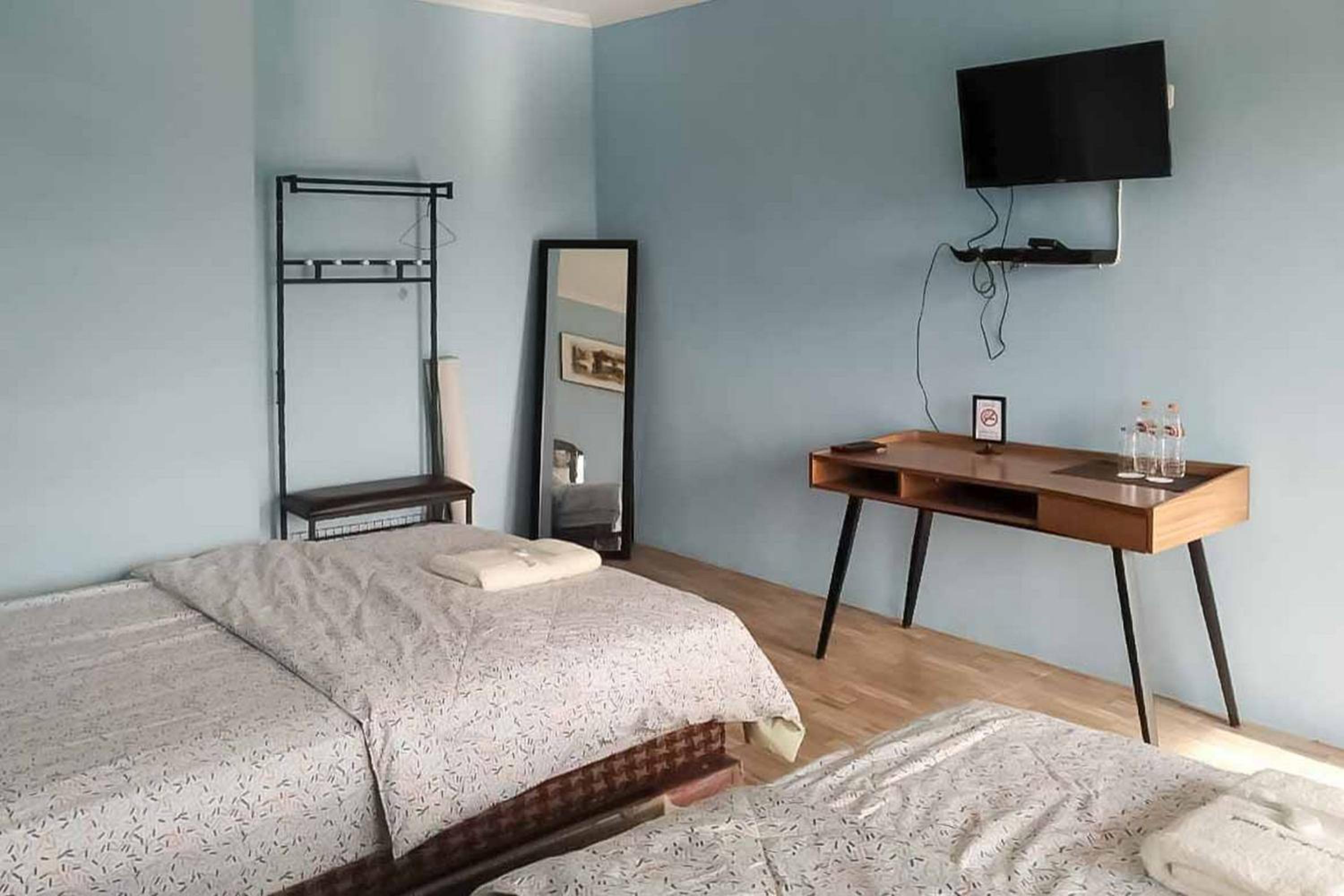 Standard Twin Room - Photo 4
