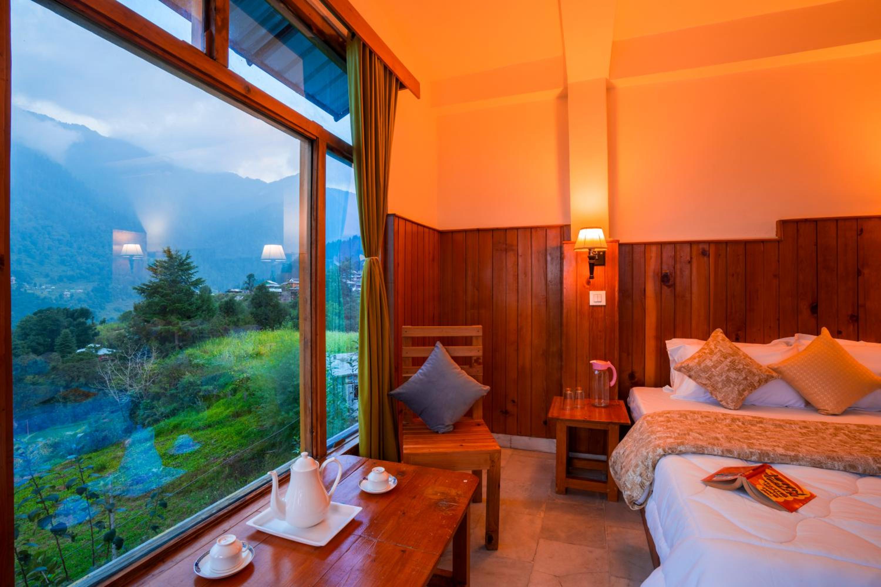 Deluxe Double Room with Balcony photo 3