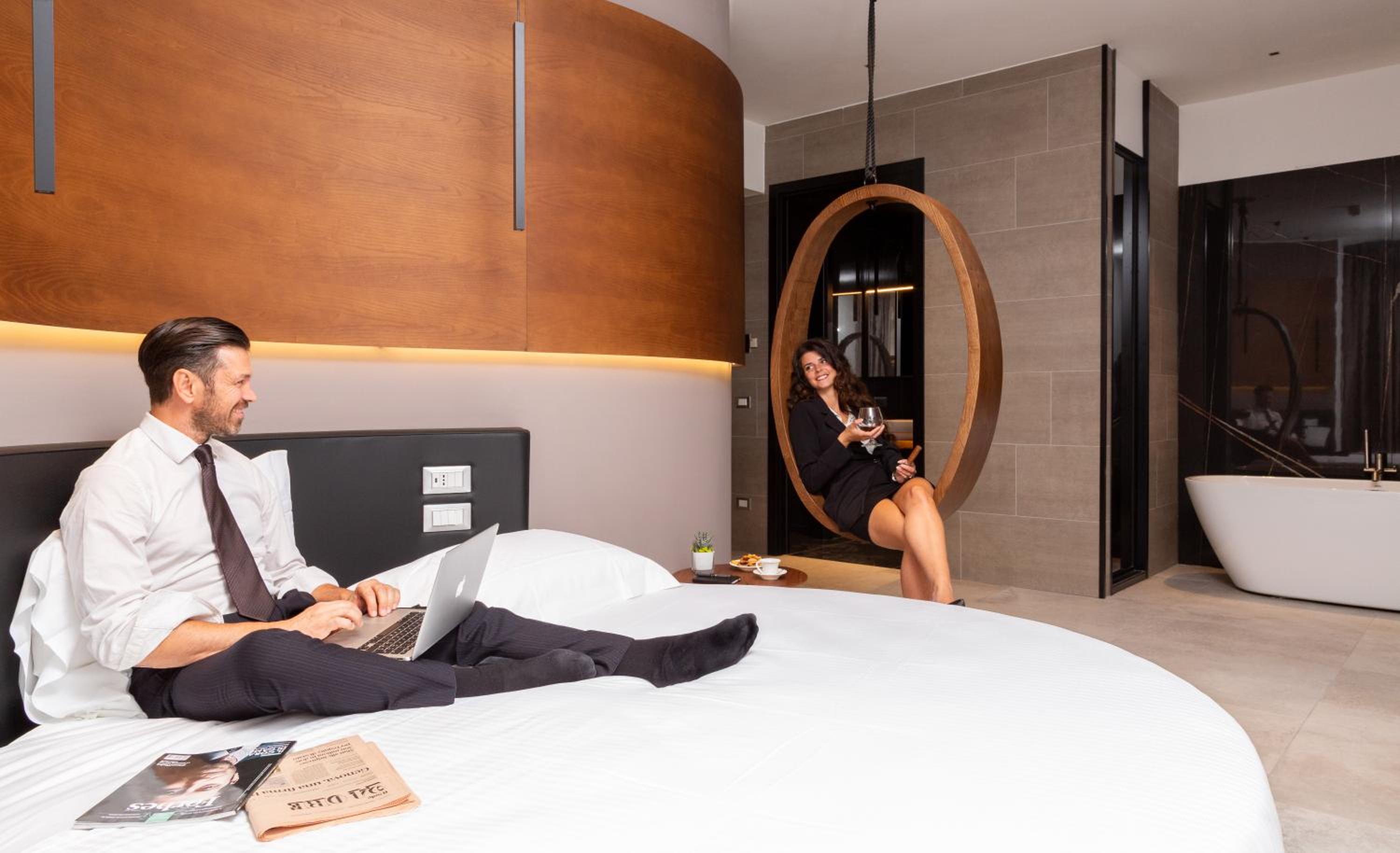 Deluxe Double Room thumbnail 6