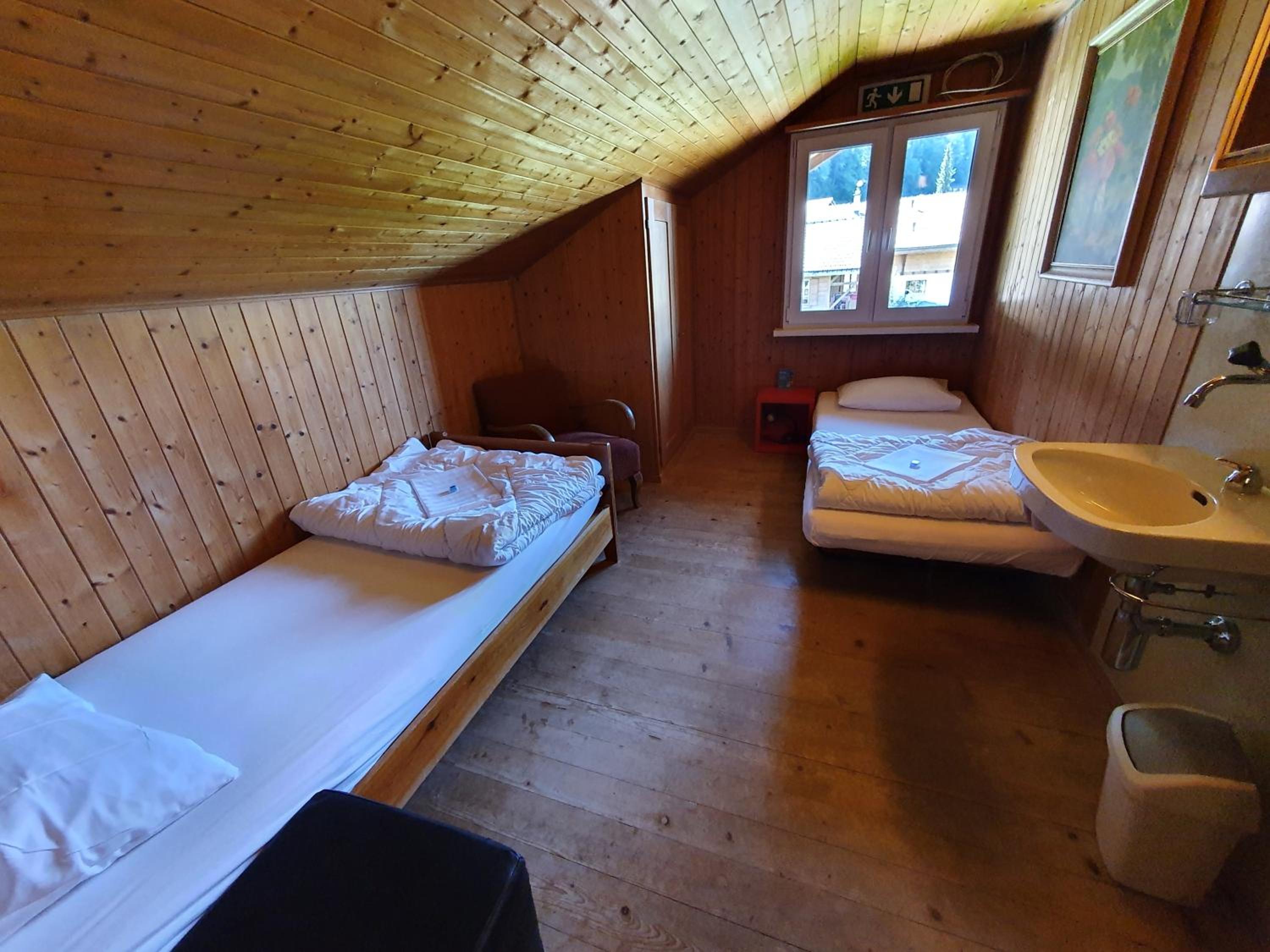 Twin Room with Shared Bathroom and Mountain View photo 3