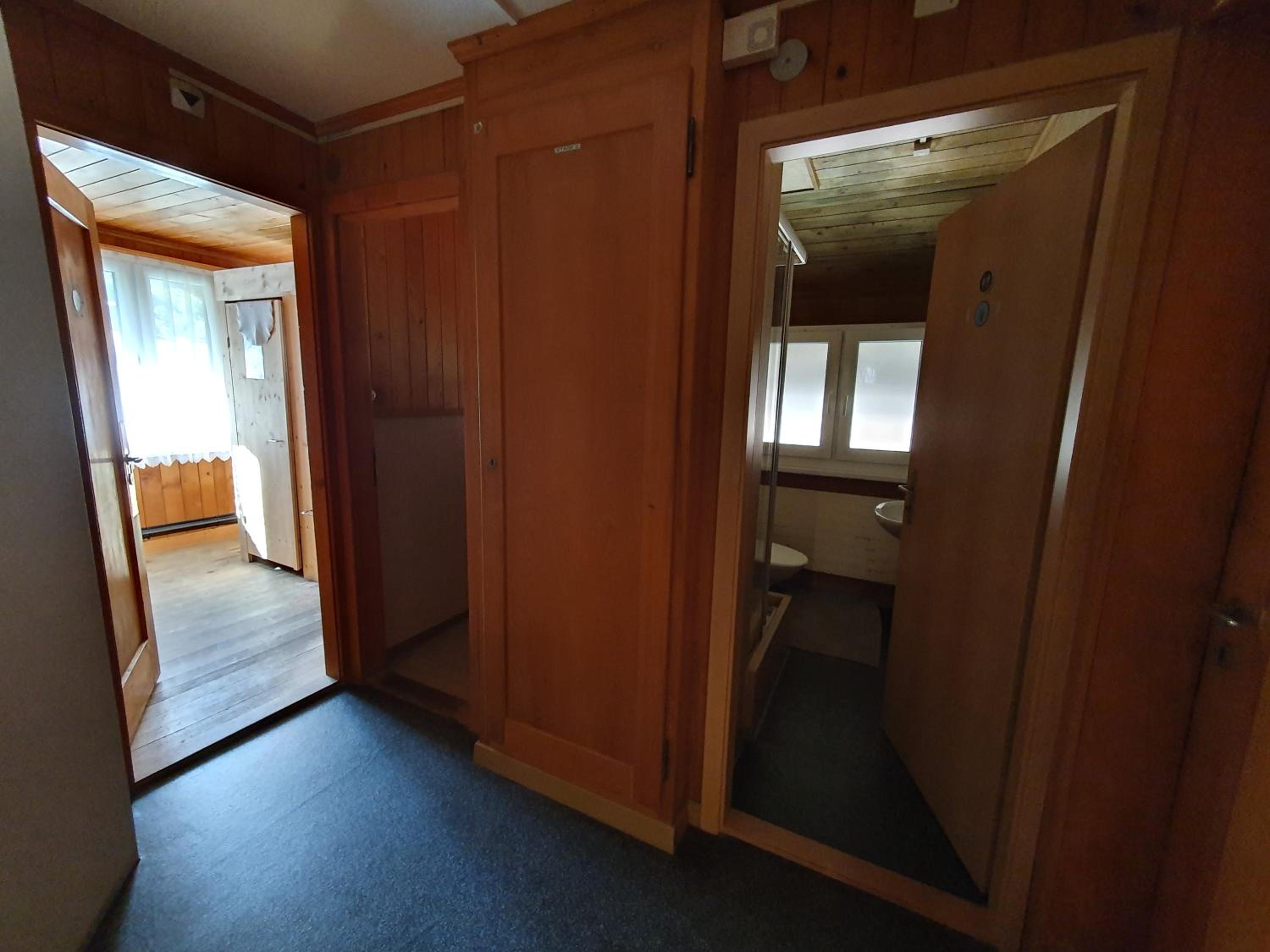 Family Room with Shared Bathroom and Lake View photo 1