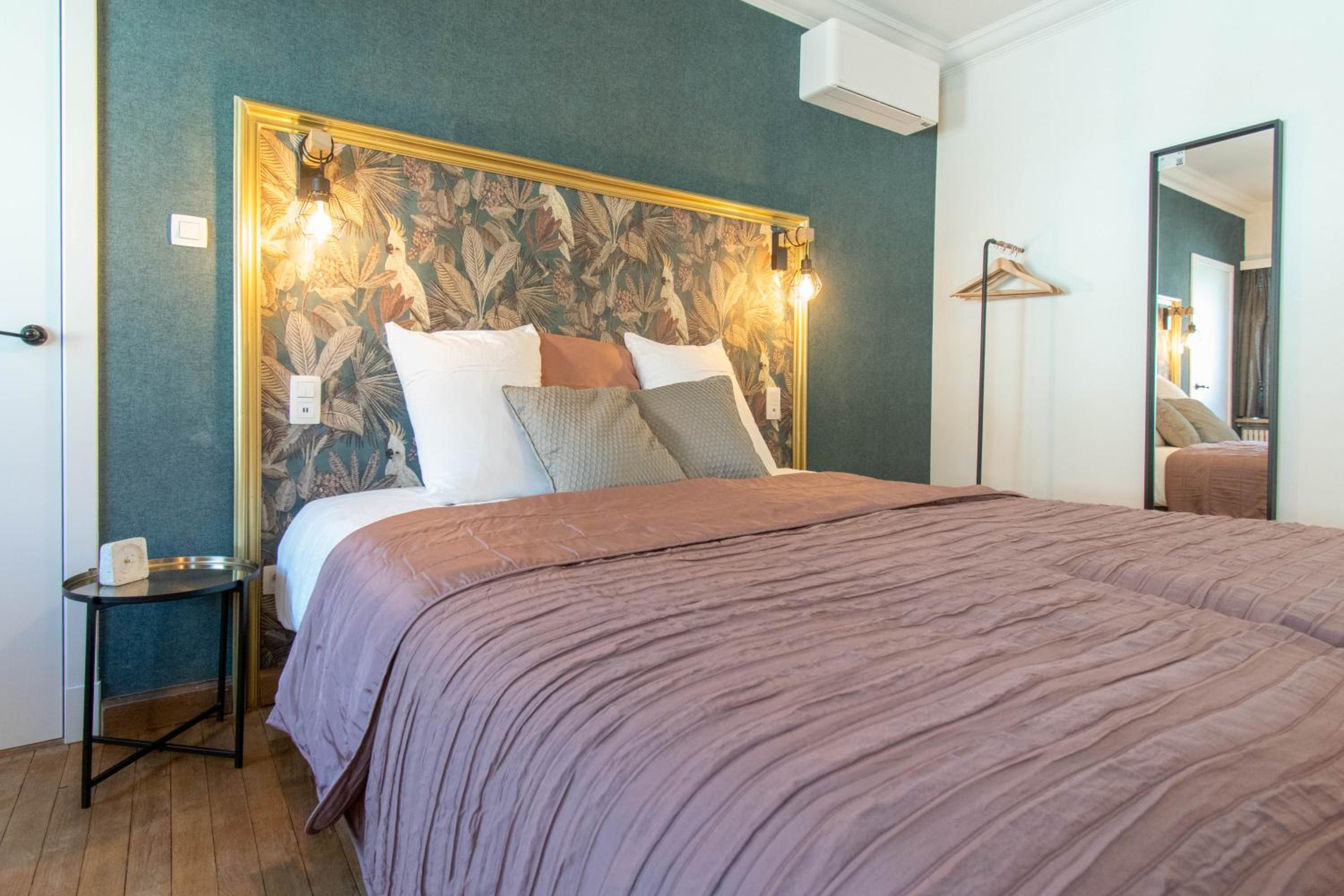 Deluxe King Room photo 2